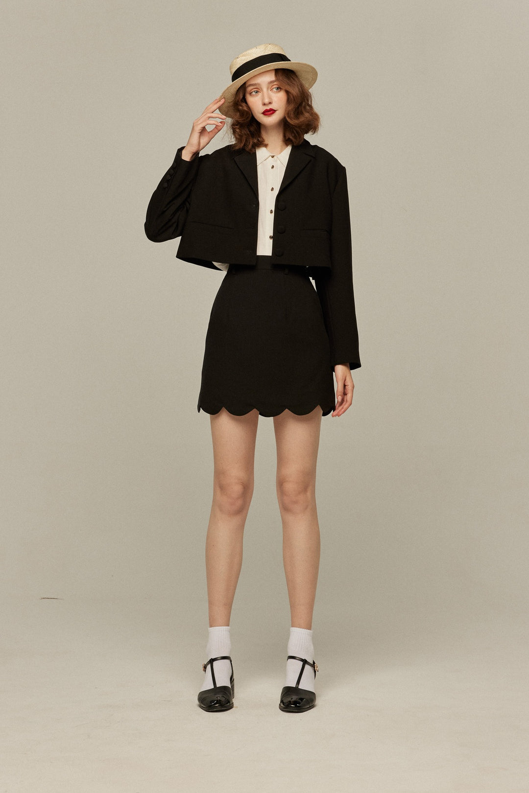 《そばかすができた》スカラップデザインショートスカート-Black