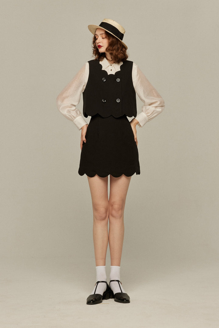 《そばかすができた》スカラップデザインショートスカート-Black