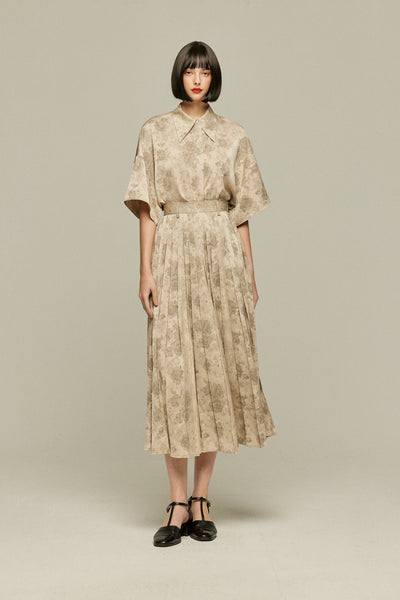 《ステージに花束を投げて》シノワズリジャガードブラウス-Beige