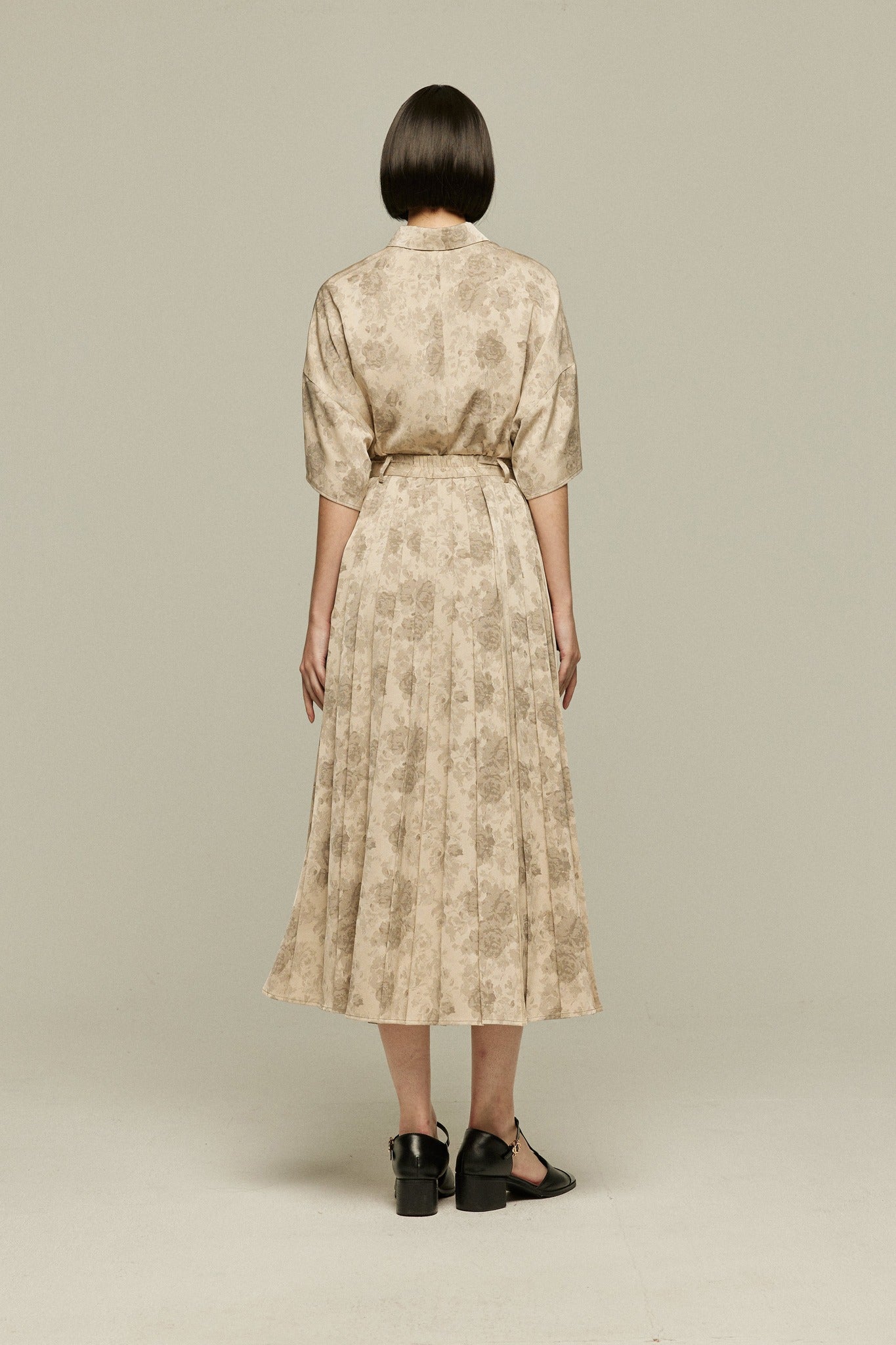 《ステージに花束を投げて》シノワズリハイウエストプリーツスカート-Beige