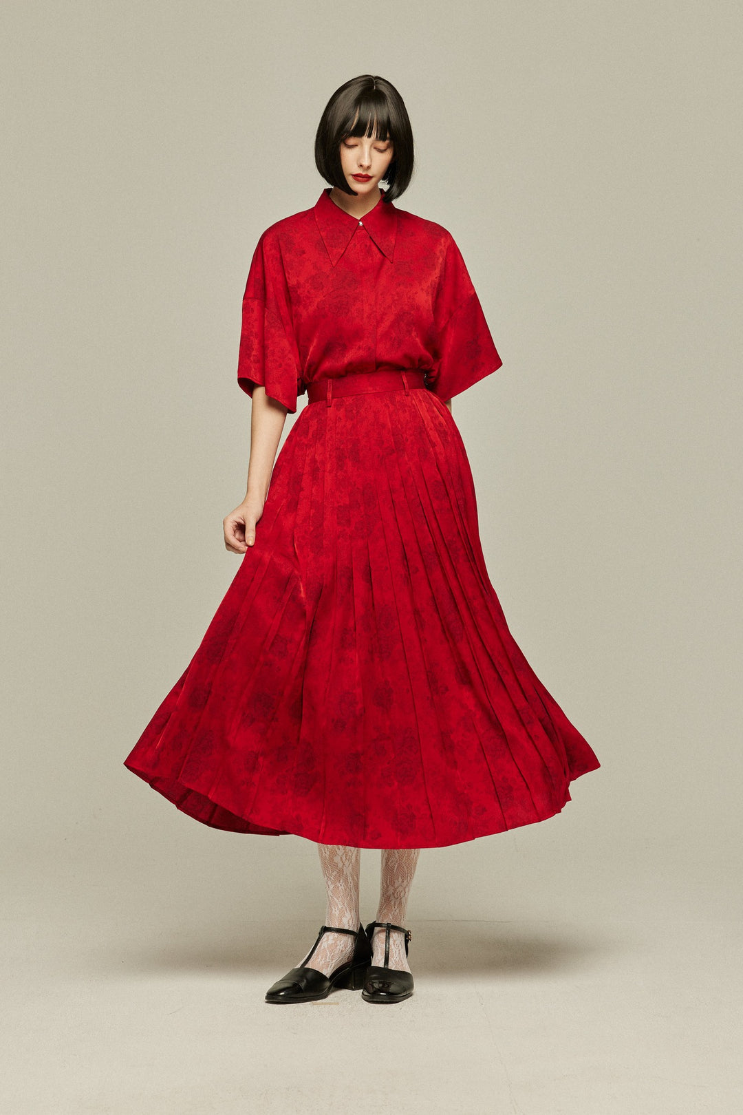 国内外の人気が集結 ステージに花束を投げて》シノワズリジャガードブラウス-Red トップス