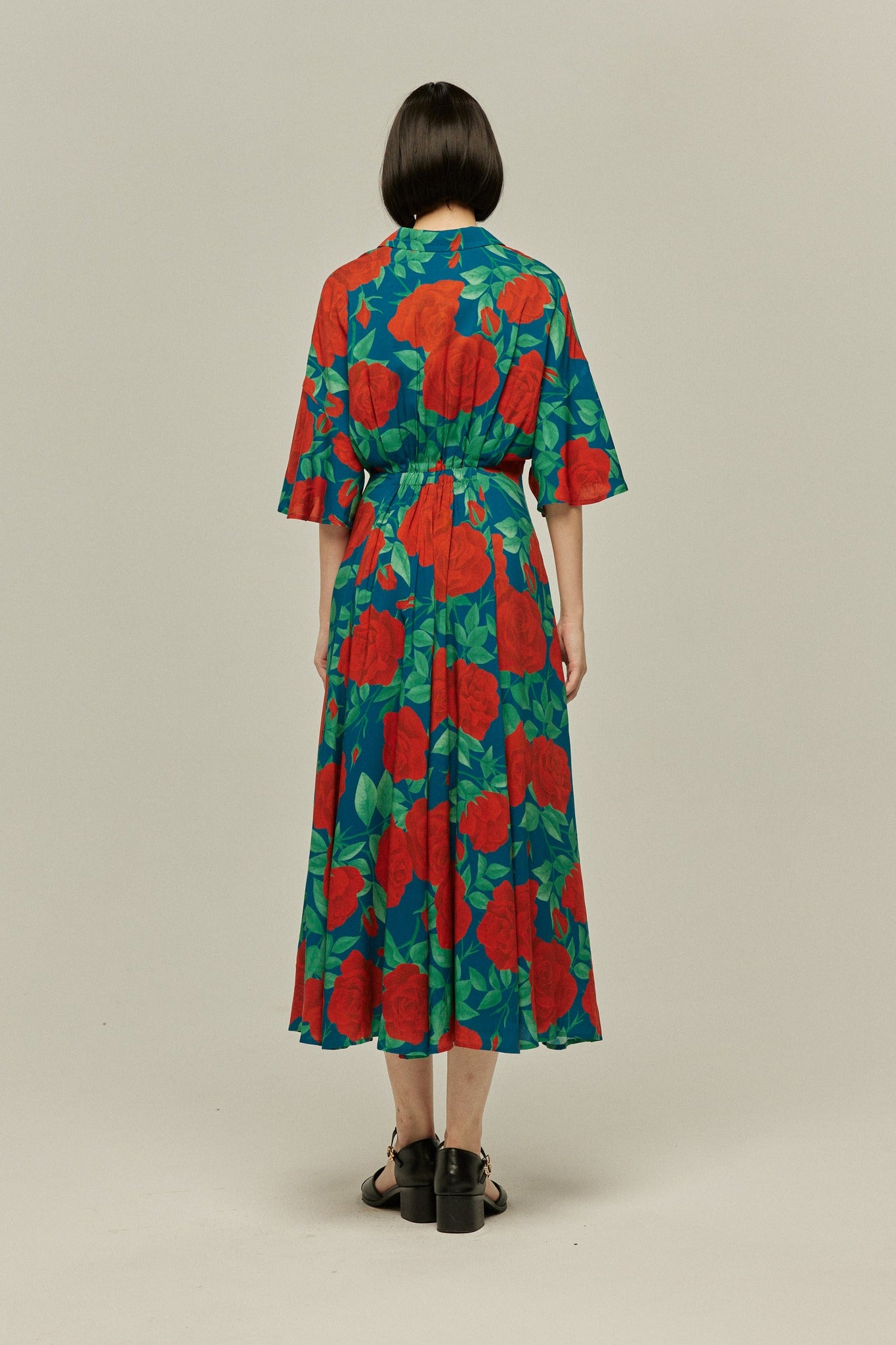 お花畑でお昼寝》フラワーパターンドレス-Navy – Tnewties