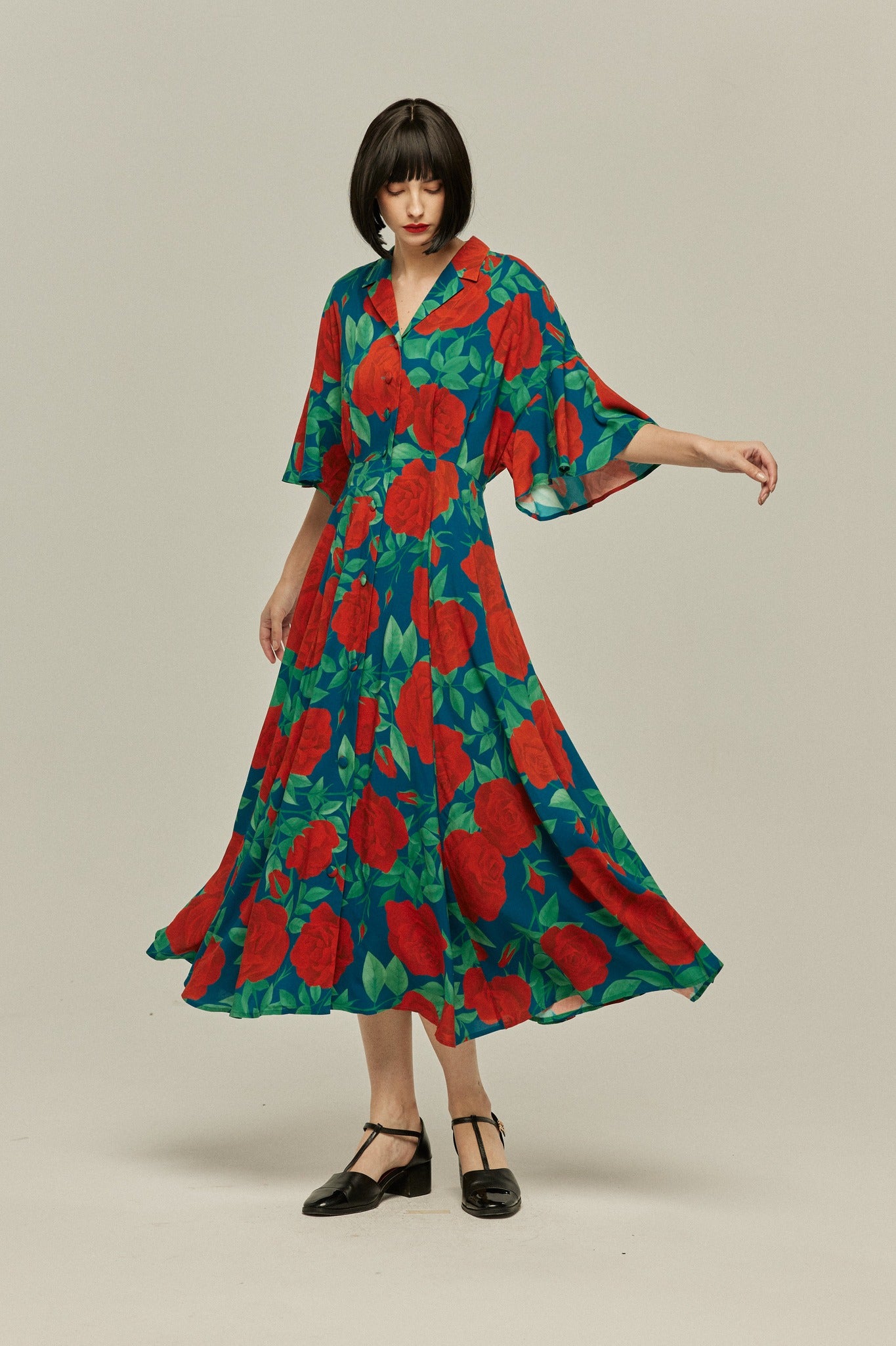 お花畑でお昼寝》フラワーパターンドレス-Navy – Tnewties