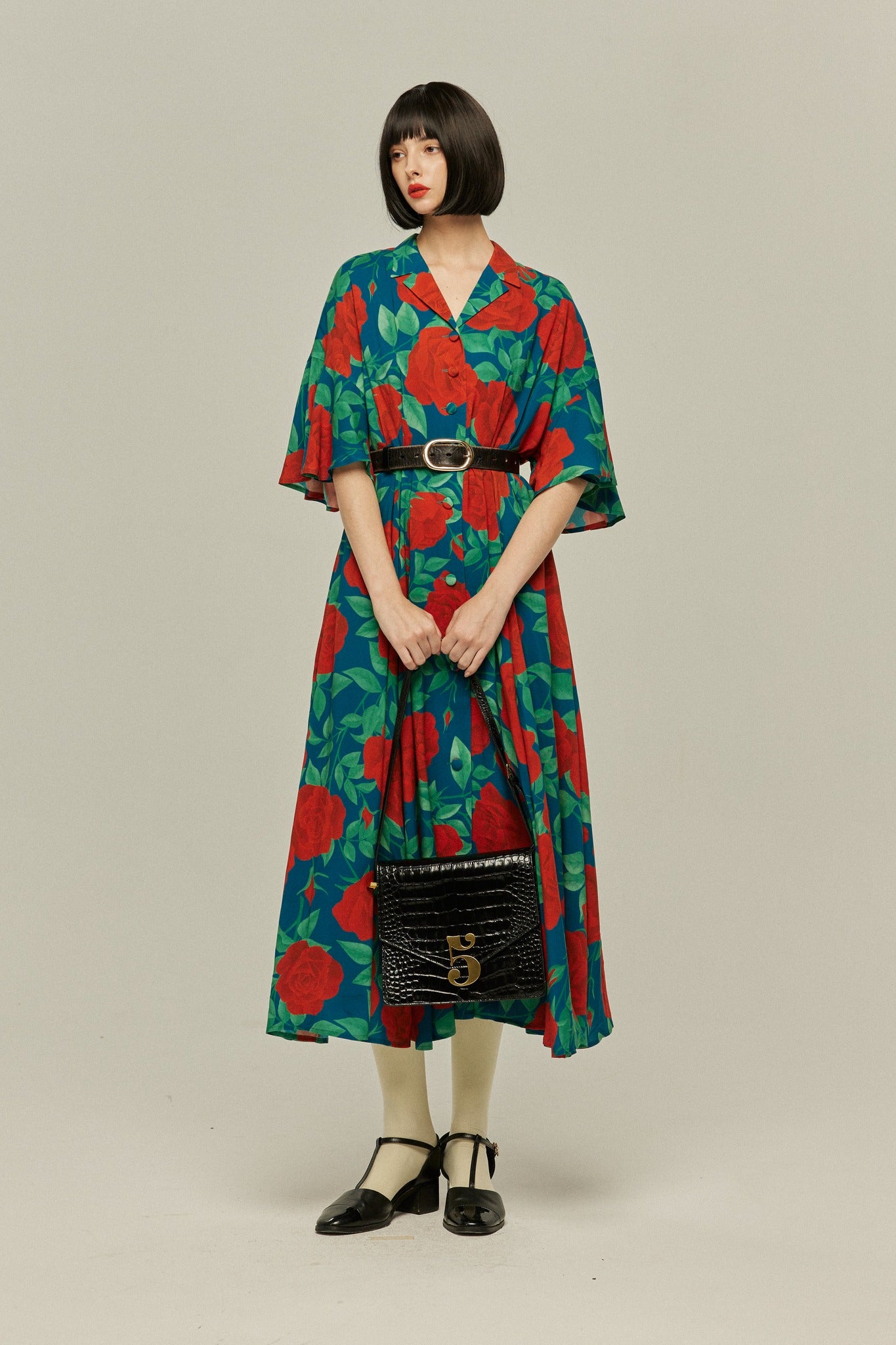 お花畑でお昼寝》フラワーパターンドレス-Navy – Tnewties