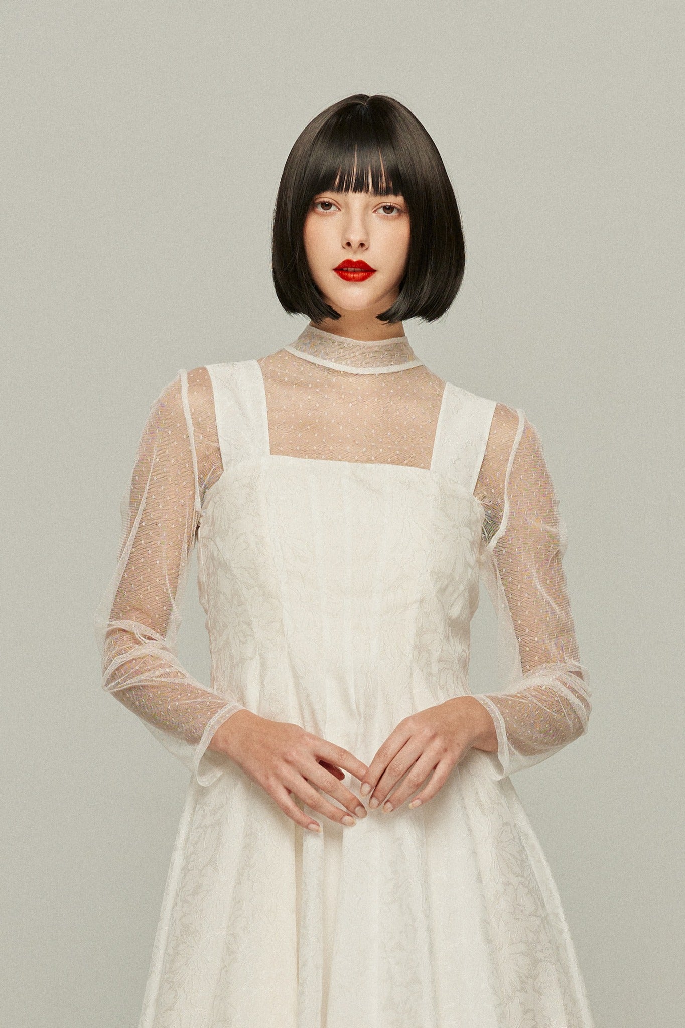 《グルメ番組はこの衣装で》フラワーエンブロイダリーハイウエストドレス-Off White