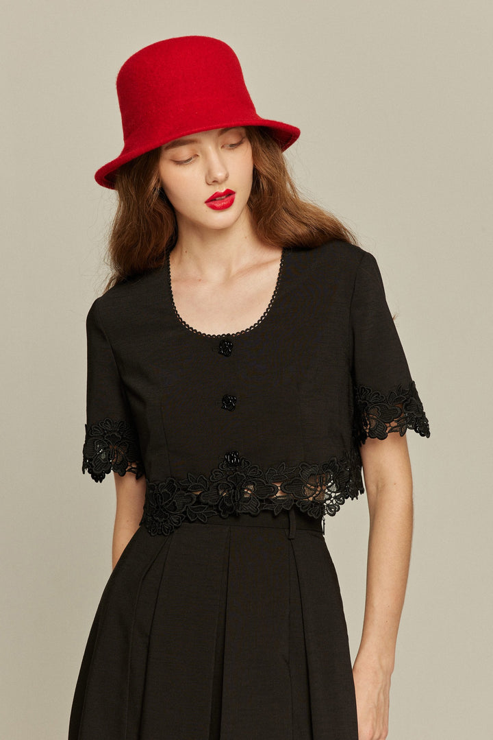 《Would you like to sing a lullaby? 》Lace trim top-Black