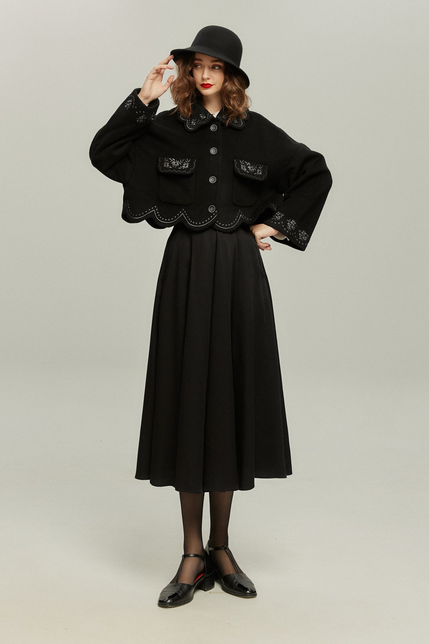 《蝶々になってしまった》スカラップデザインコート-Black