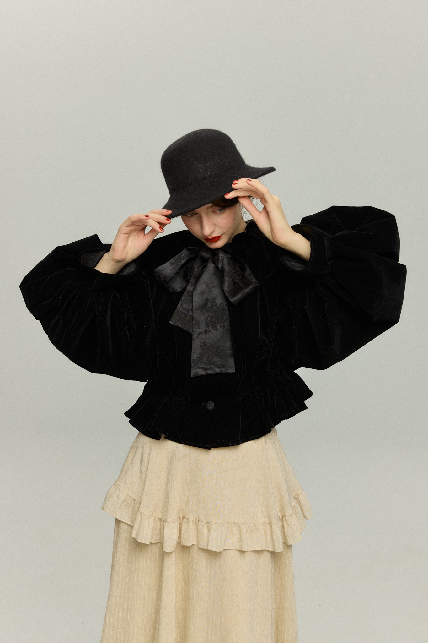 アルファベット順に並べる》バルーンスリーブリボントップス-Black