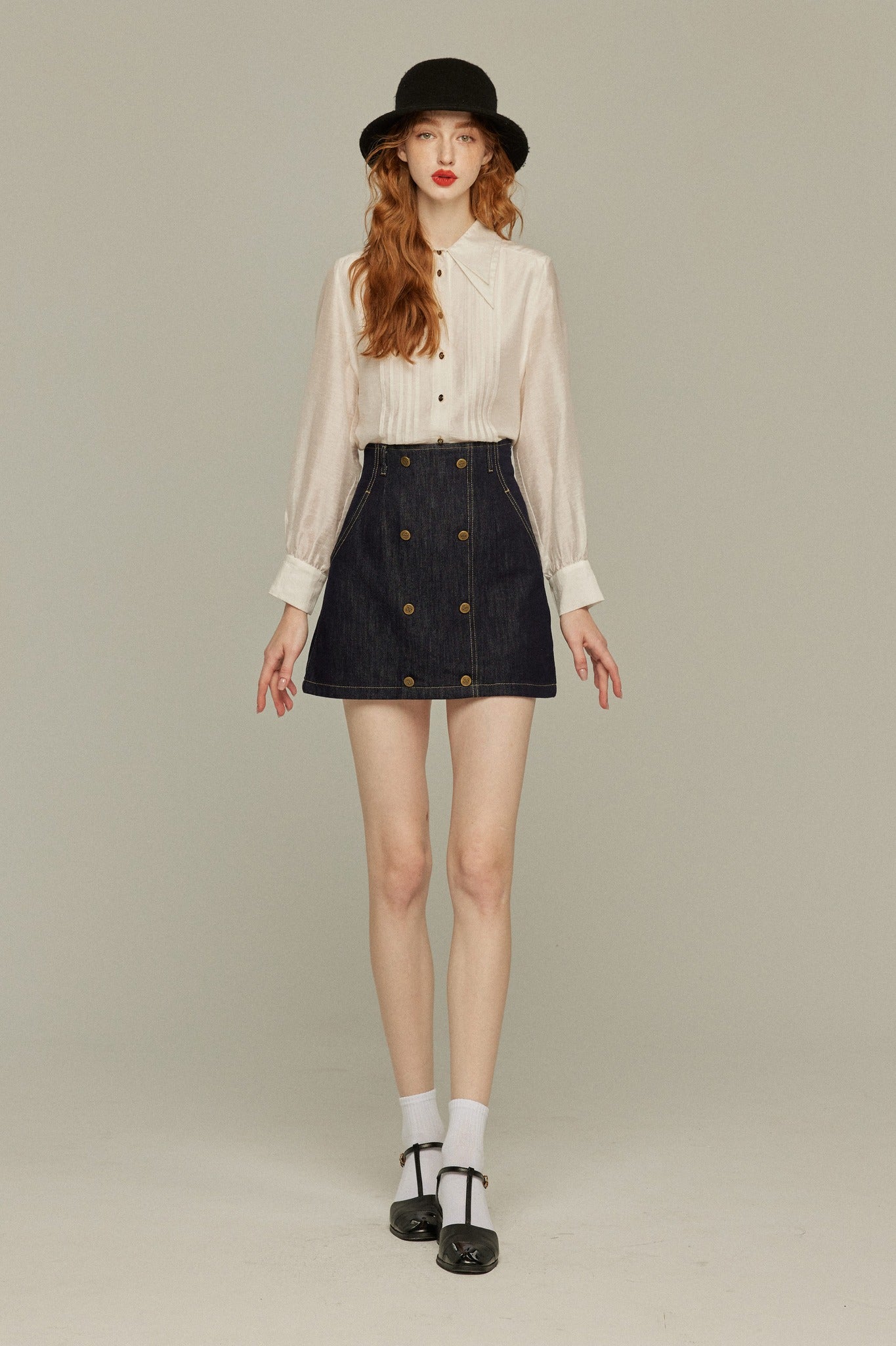 エレベーターを長く待っている》ピンタックブラウス-White – Tnewties