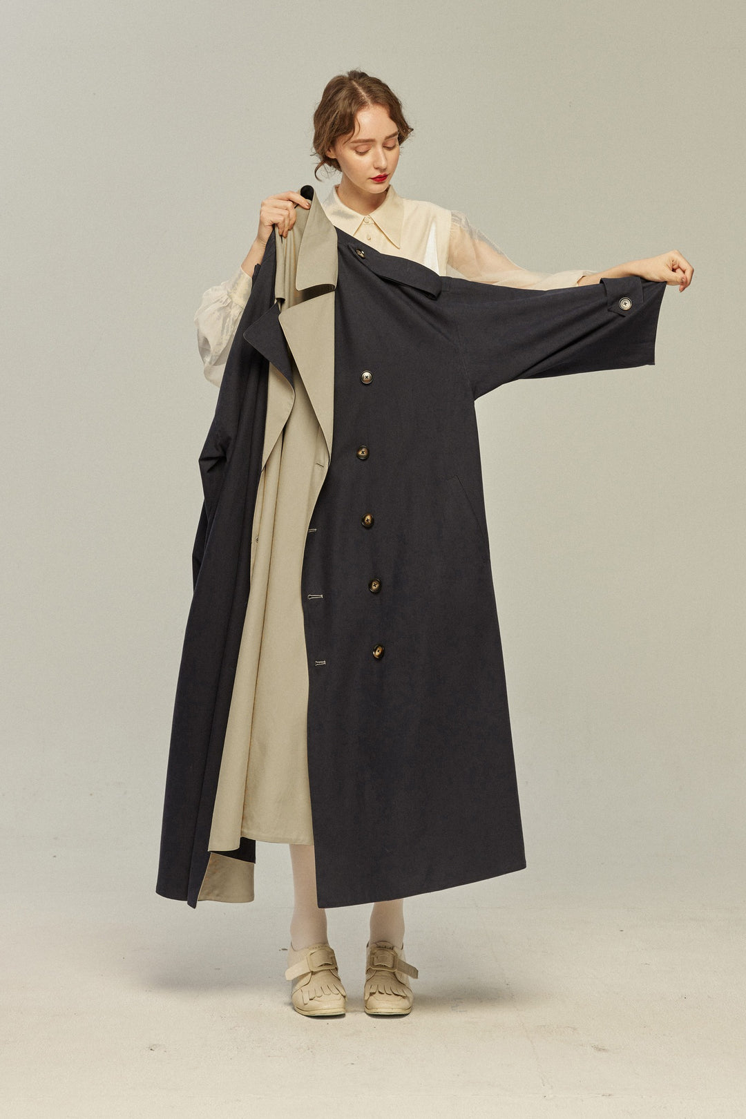 まずは穴を掘ってください》リバーシブルトレンチコート-Beige×Navy