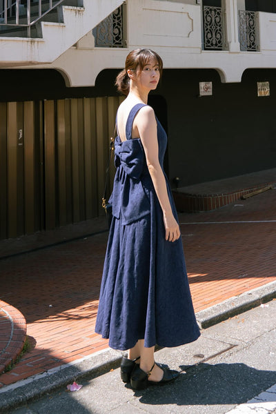 <tc>《바닷가에 오두막을 빌리자》백 리본 시노와즈리 패턴 원피스-Navy</tc>