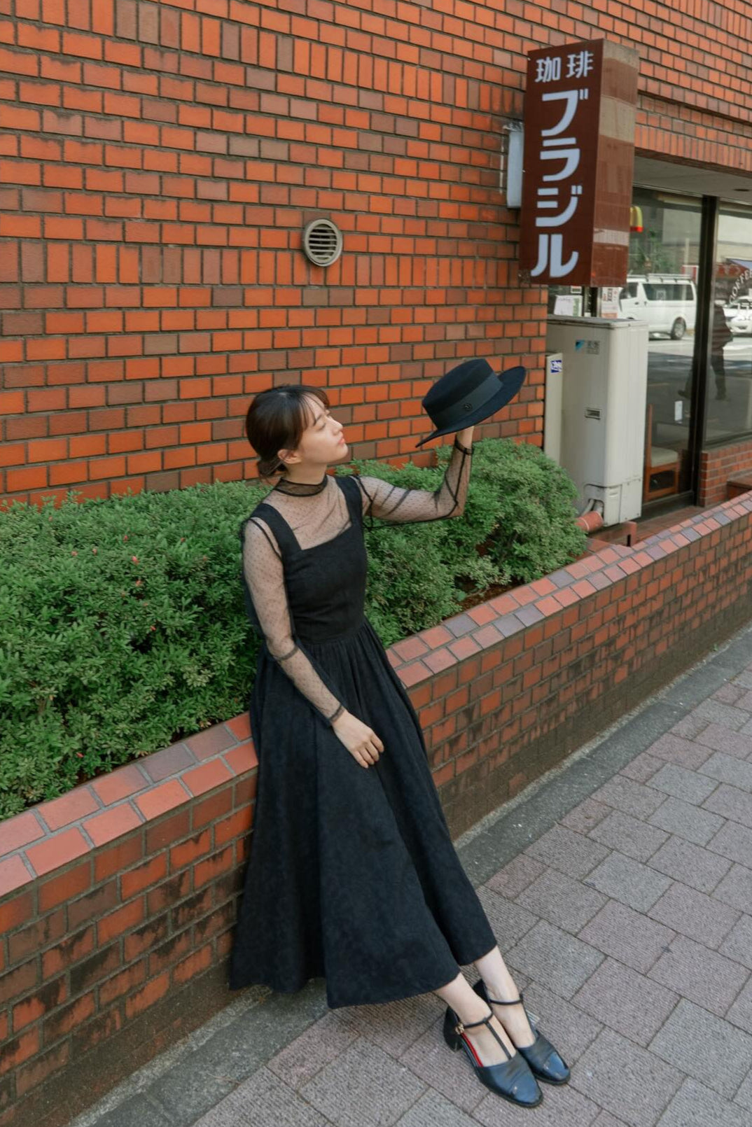 <tc>《바닷가에 오두막을 빌리자》백 리본 시노와즈리 패턴 원피스-Black</tc>