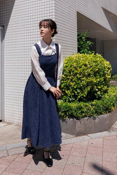 <tc>《바닷가에 오두막을 빌리자》백 리본 시노와즈리 패턴 원피스-Navy</tc>