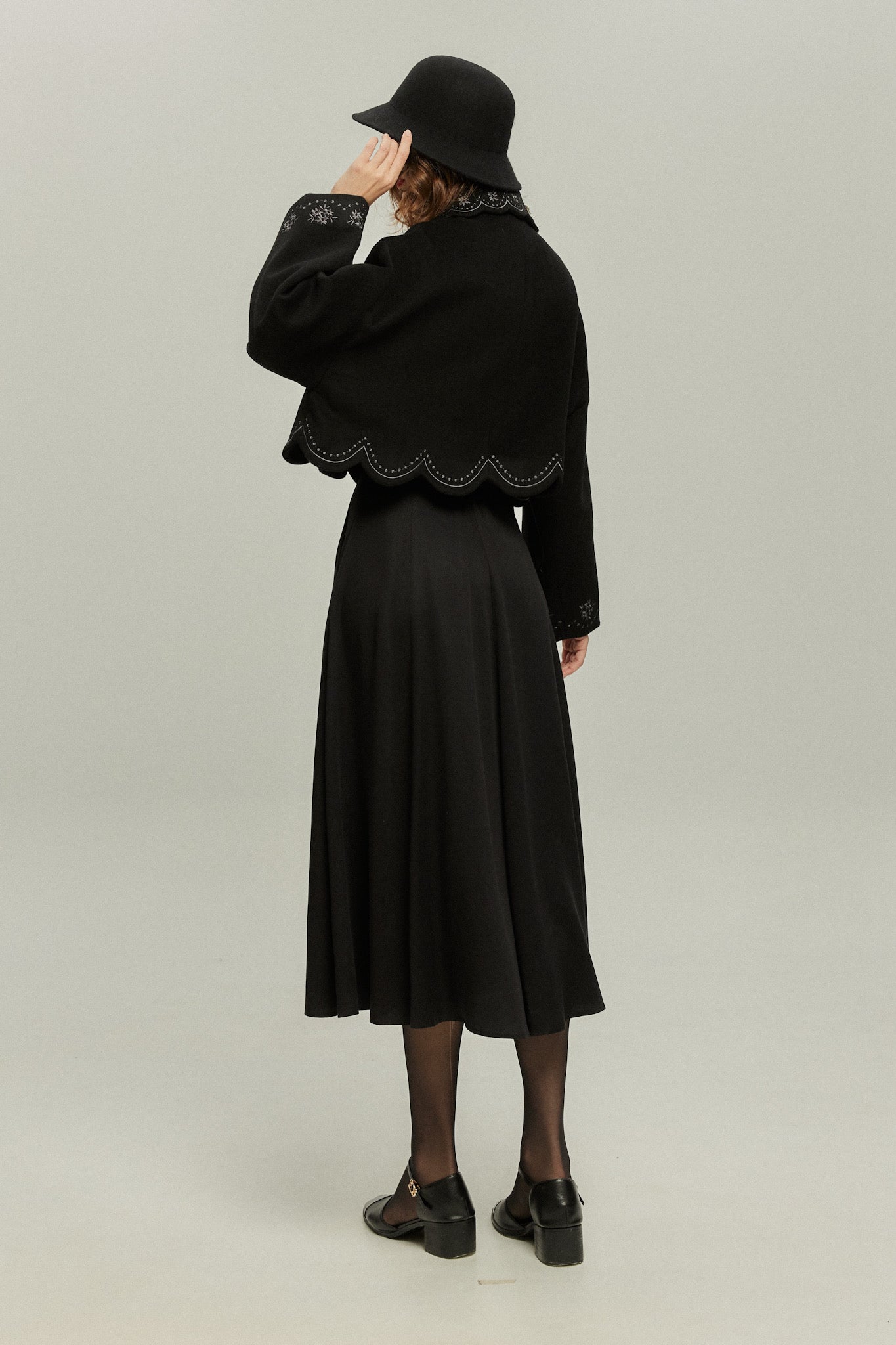 《蝶々になってしまった》スカラップデザインコート-Black