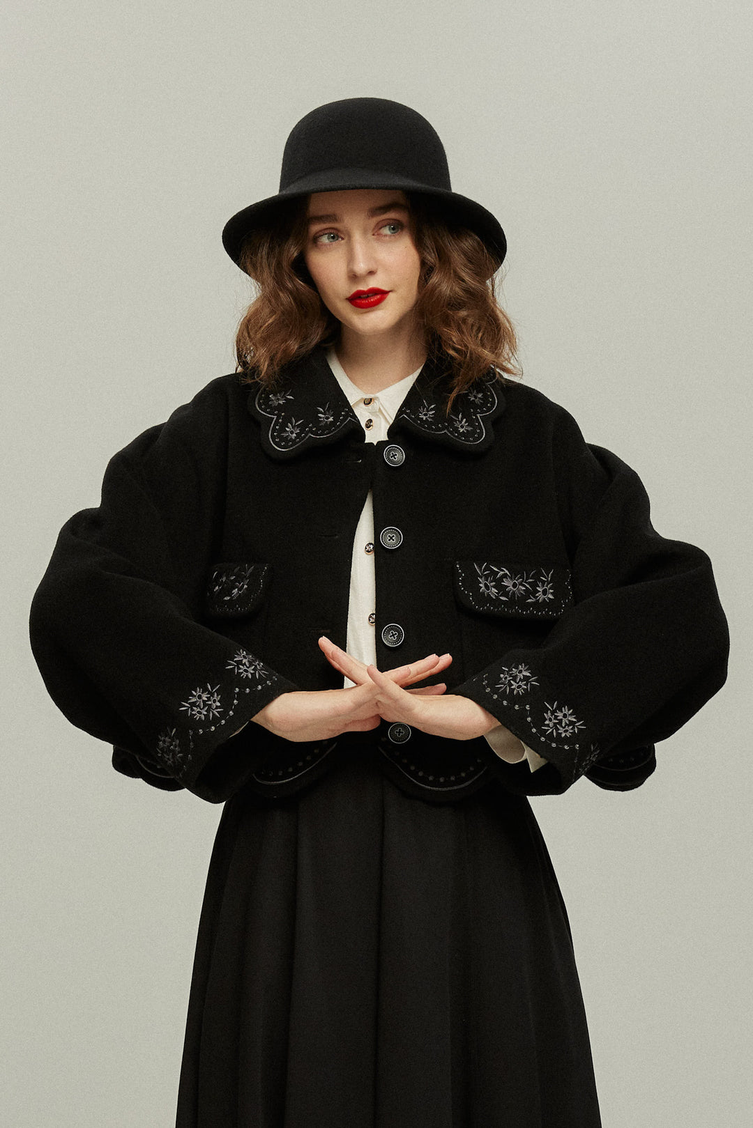[I became a butterfly] Scallop design coat-Black