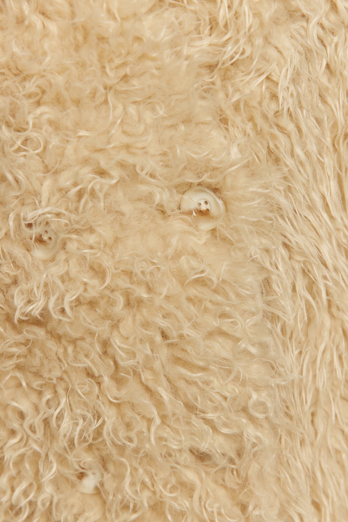 《Which animal is making the sound?》Over silhouette fur coat-Cream