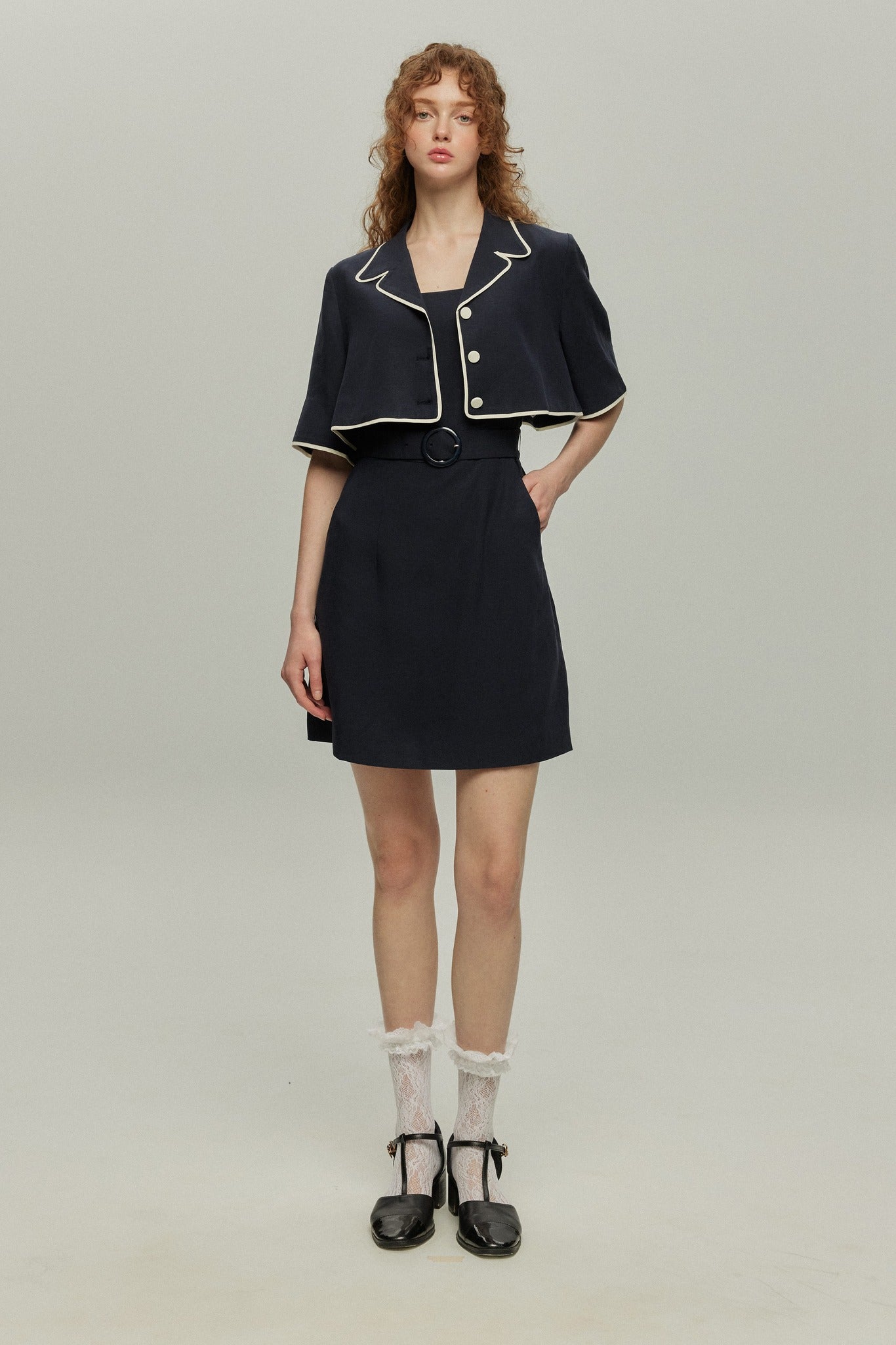《次のダイビング選手、準備をお願いします》パイピングデザインクロップドジャケット-Navy
