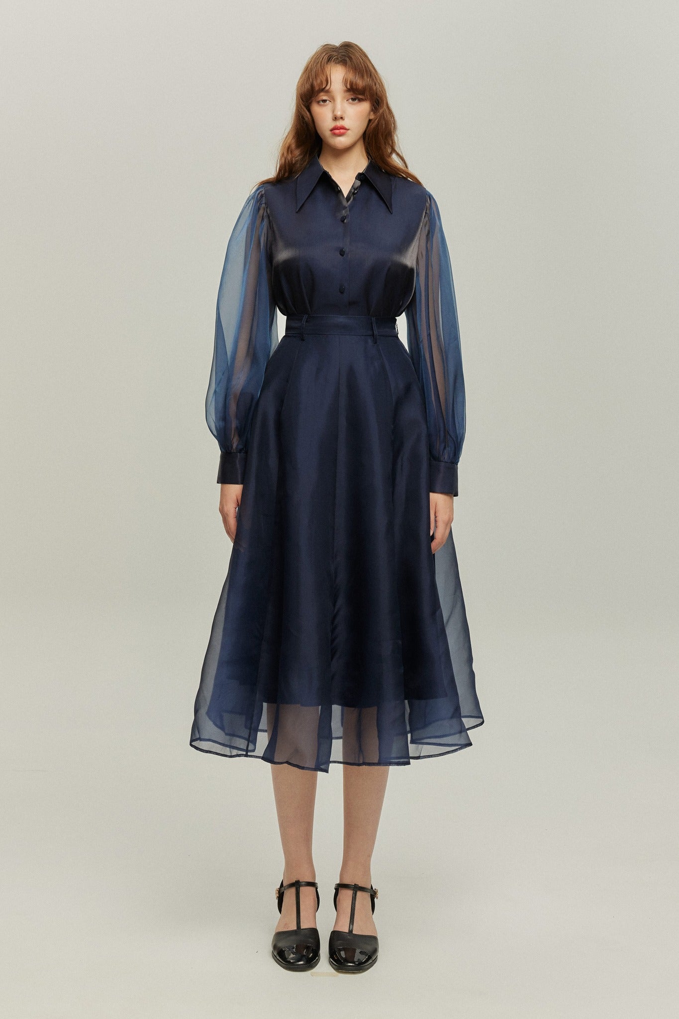 《上の階に俳優が住んでいる》フレアロングシルクスカート-Navy