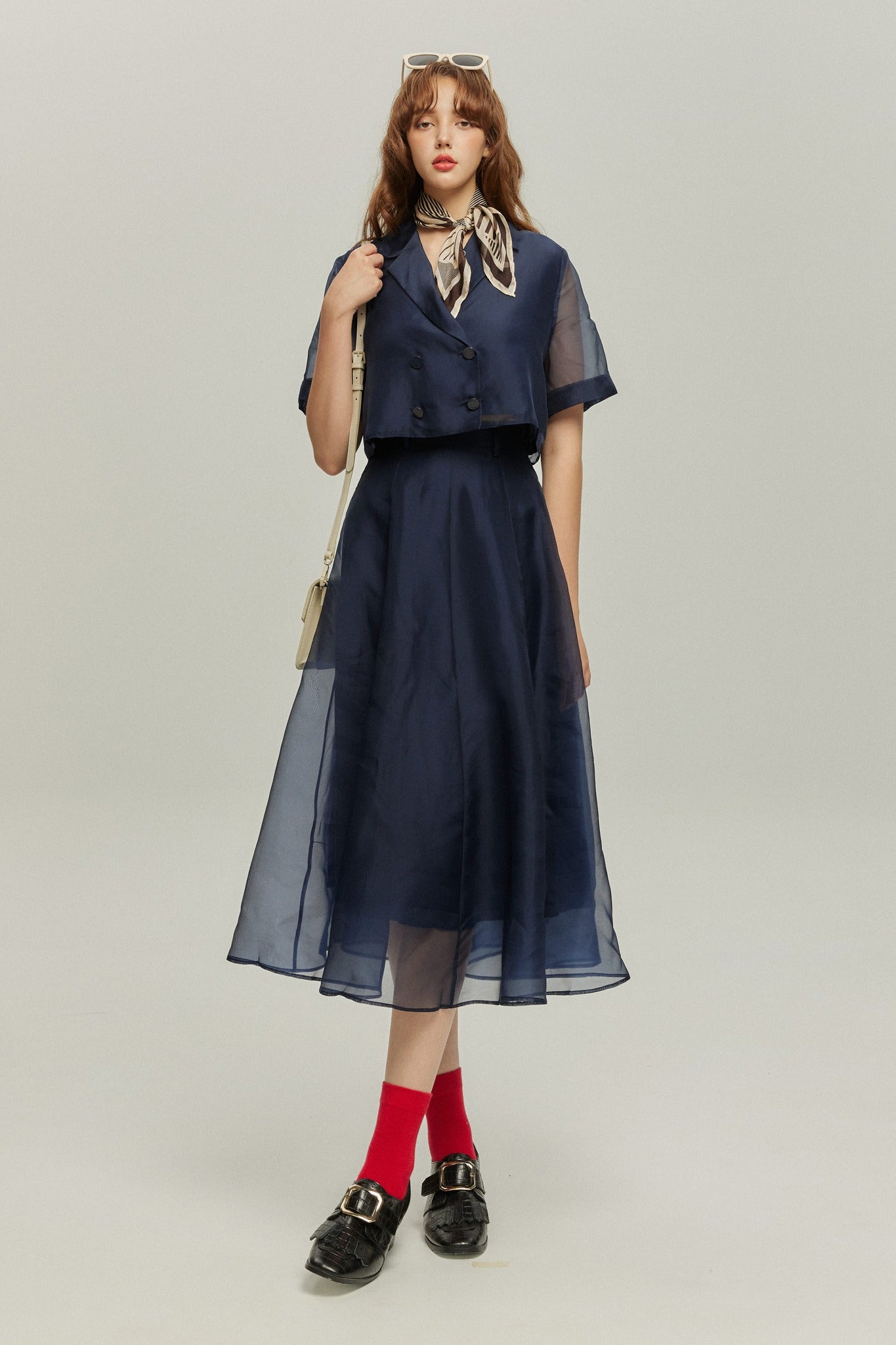 《上の階に俳優が住んでいる》フレアロングシルクスカート-Navy