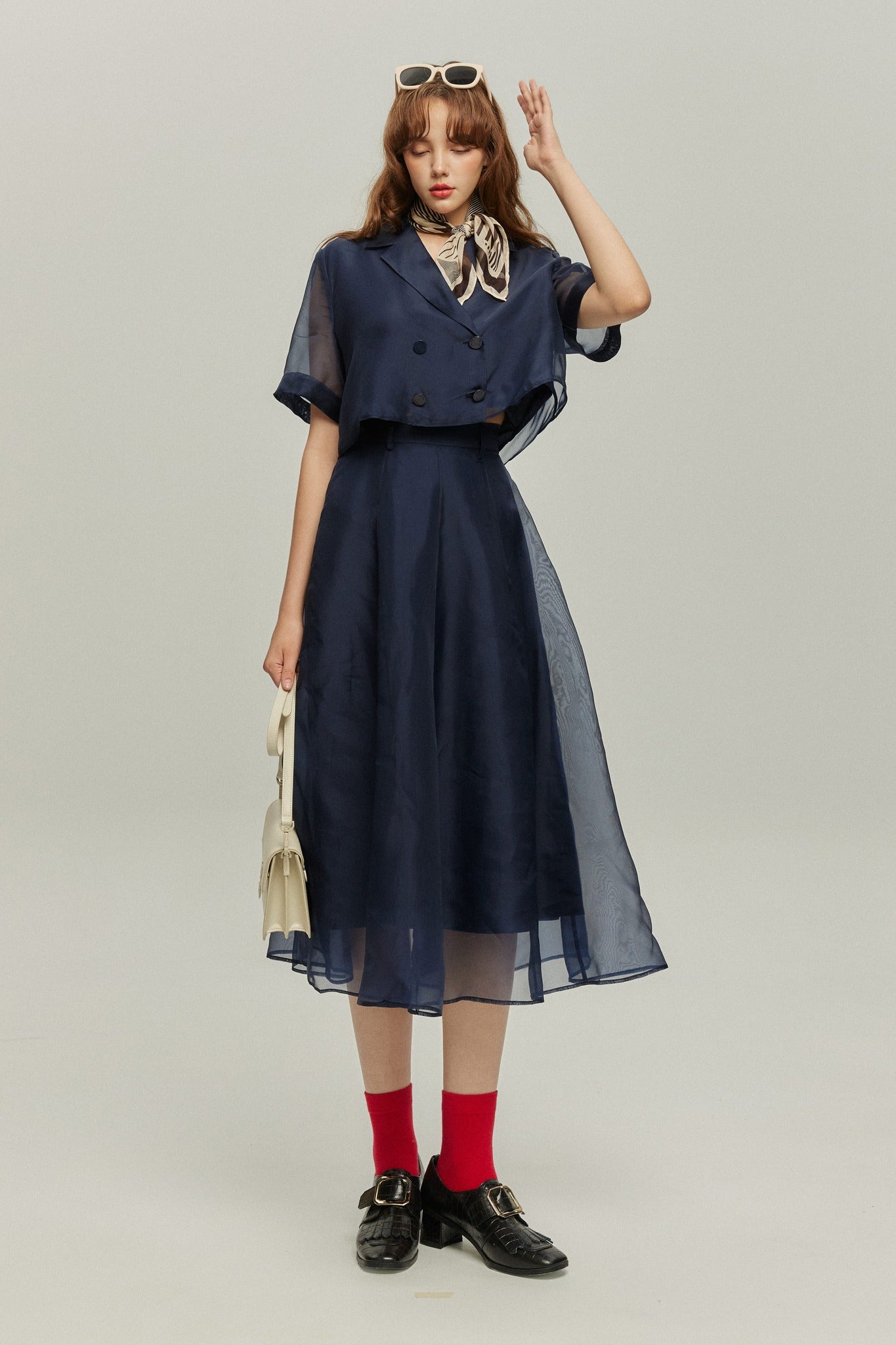 《上の階に俳優が住んでいる》フレアロングシルクスカート-Navy
