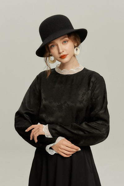 《彼女が花屋に入っていくのを見かけた》レーストリムシノワズリブラウス-Black