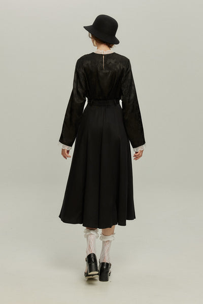 《彼女が花屋に入っていくのを見かけた》レーストリムシノワズリブラウス-Black