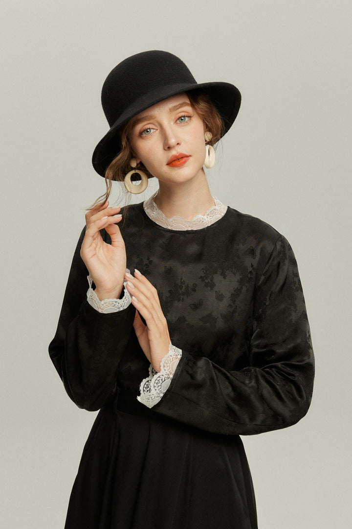 《彼女が花屋に入っていくのを見かけた》レーストリムシノワズリブラウス-Black