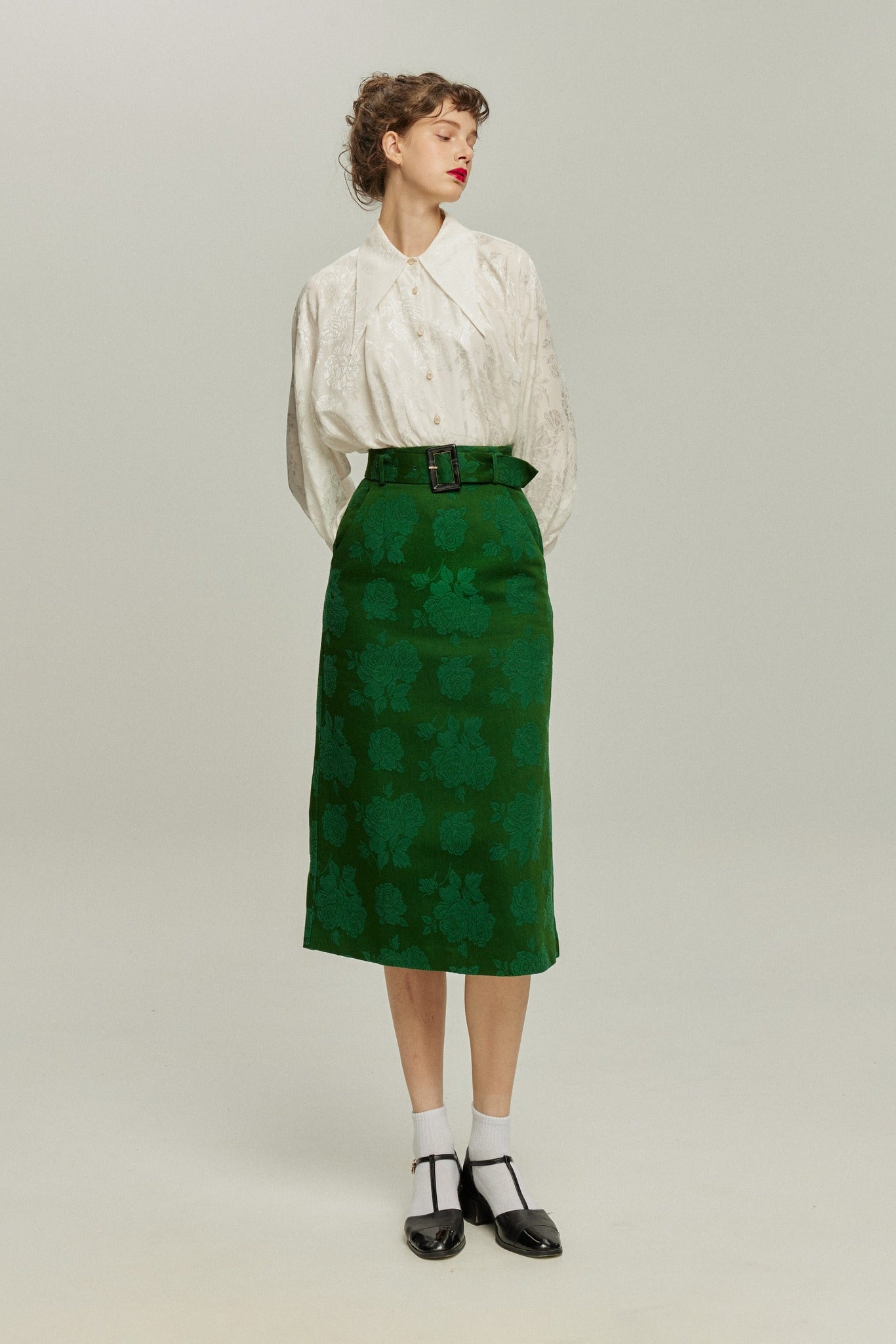 <tc>《샴페인을 열었다면 끝까지 마셔요》 시누아즈리 패턴 플라워 레이스 헴 스커트-Green</tc>