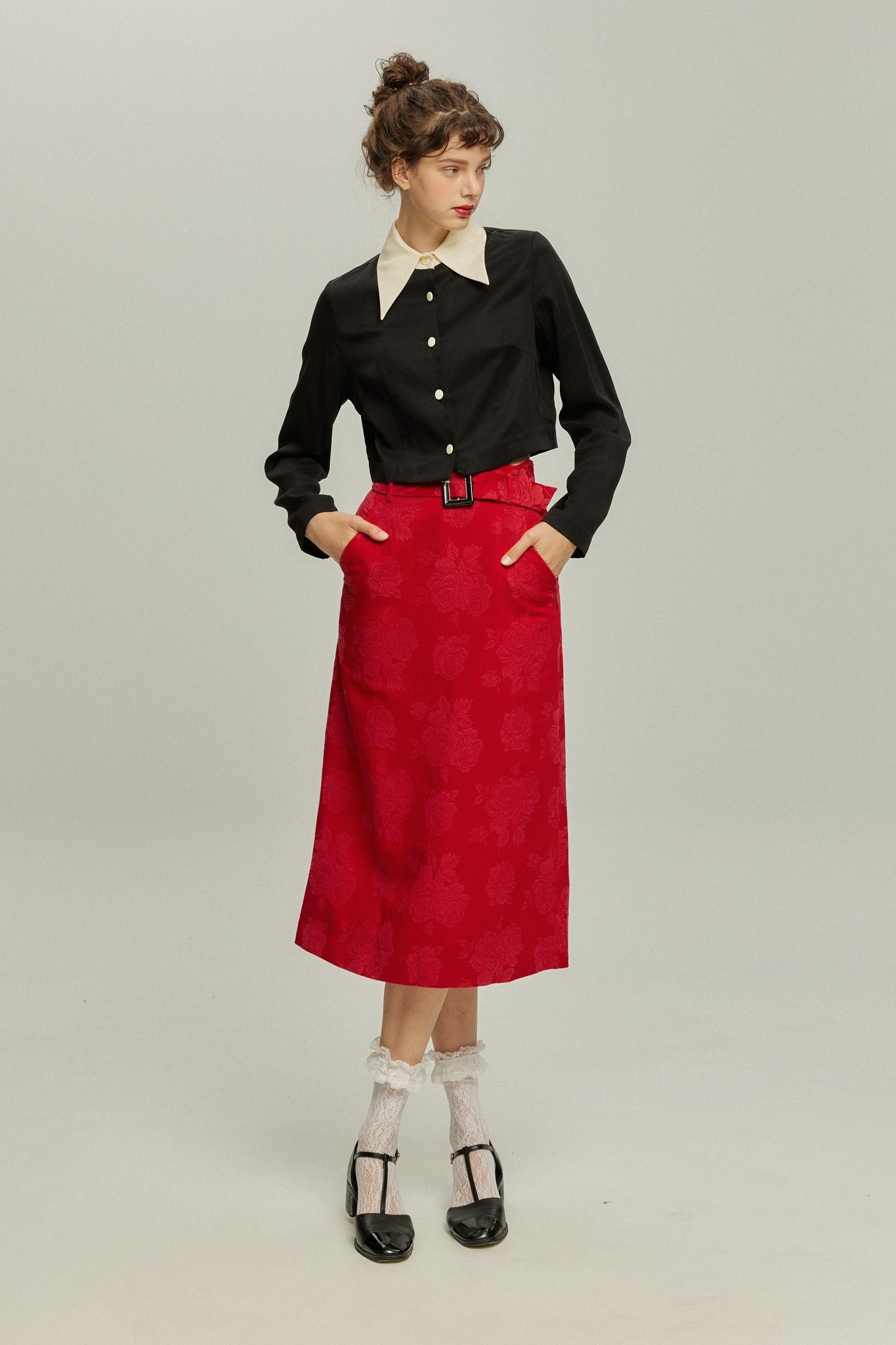 <tc>《샴페인을 열었다면 끝까지 마셔요》 시누아즈리 패턴 플라워 레이스 헴 스커트-Red</tc>