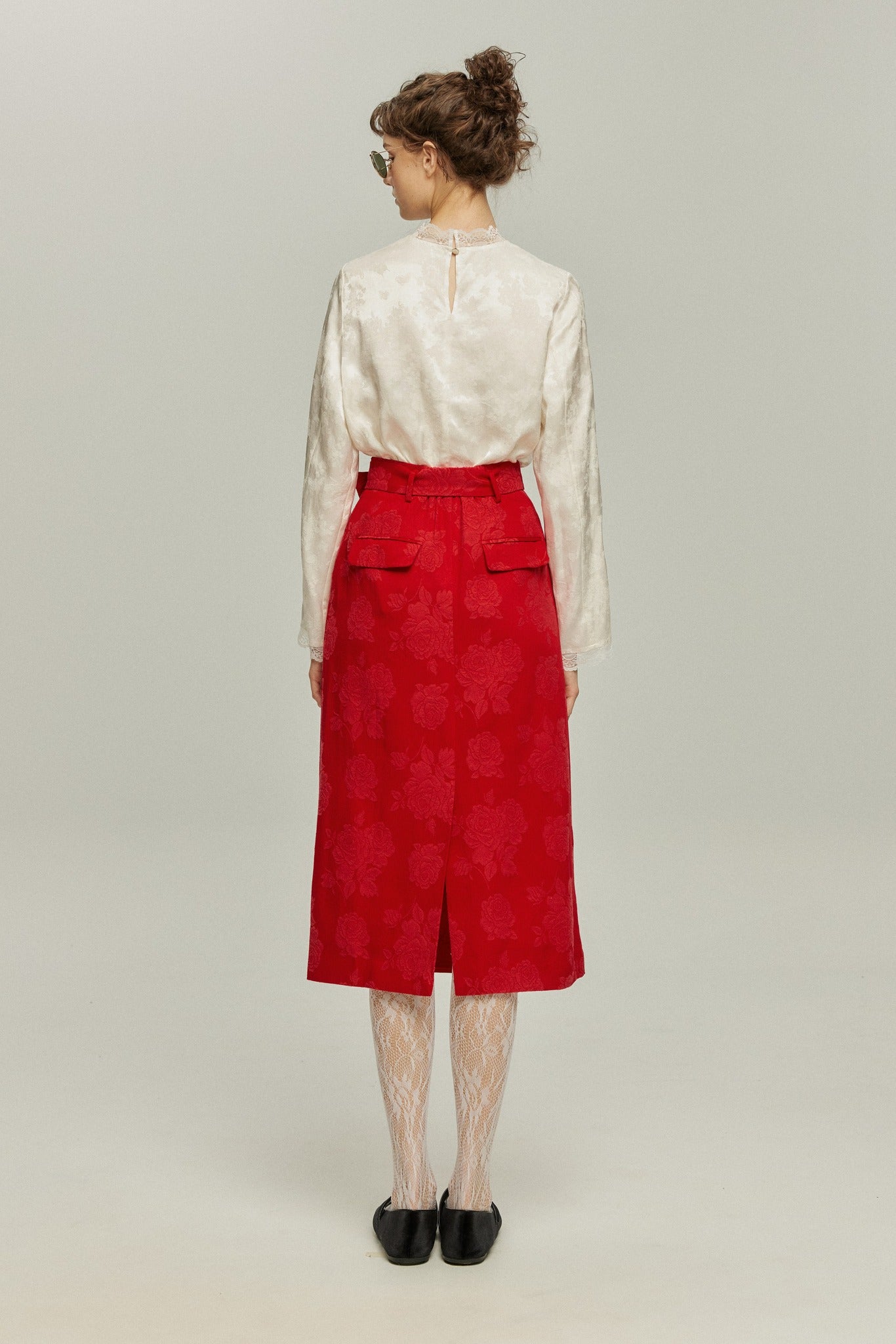 <tc>《샴페인을 열었다면 끝까지 마셔요》 시누아즈리 패턴 플라워 레이스 헴 스커트-Red</tc>