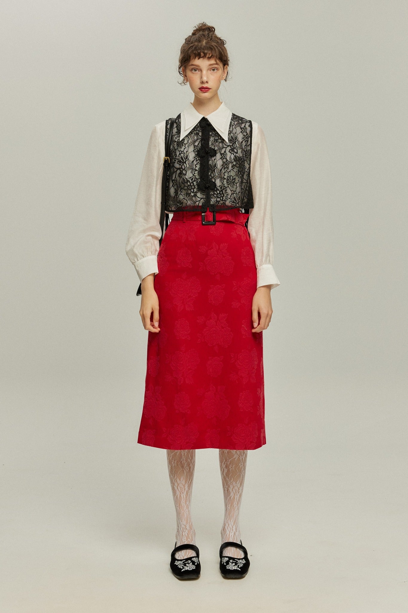 <tc>《샴페인을 열었다면 끝까지 마셔요》 시누아즈리 패턴 플라워 레이스 헴 스커트-Red</tc>