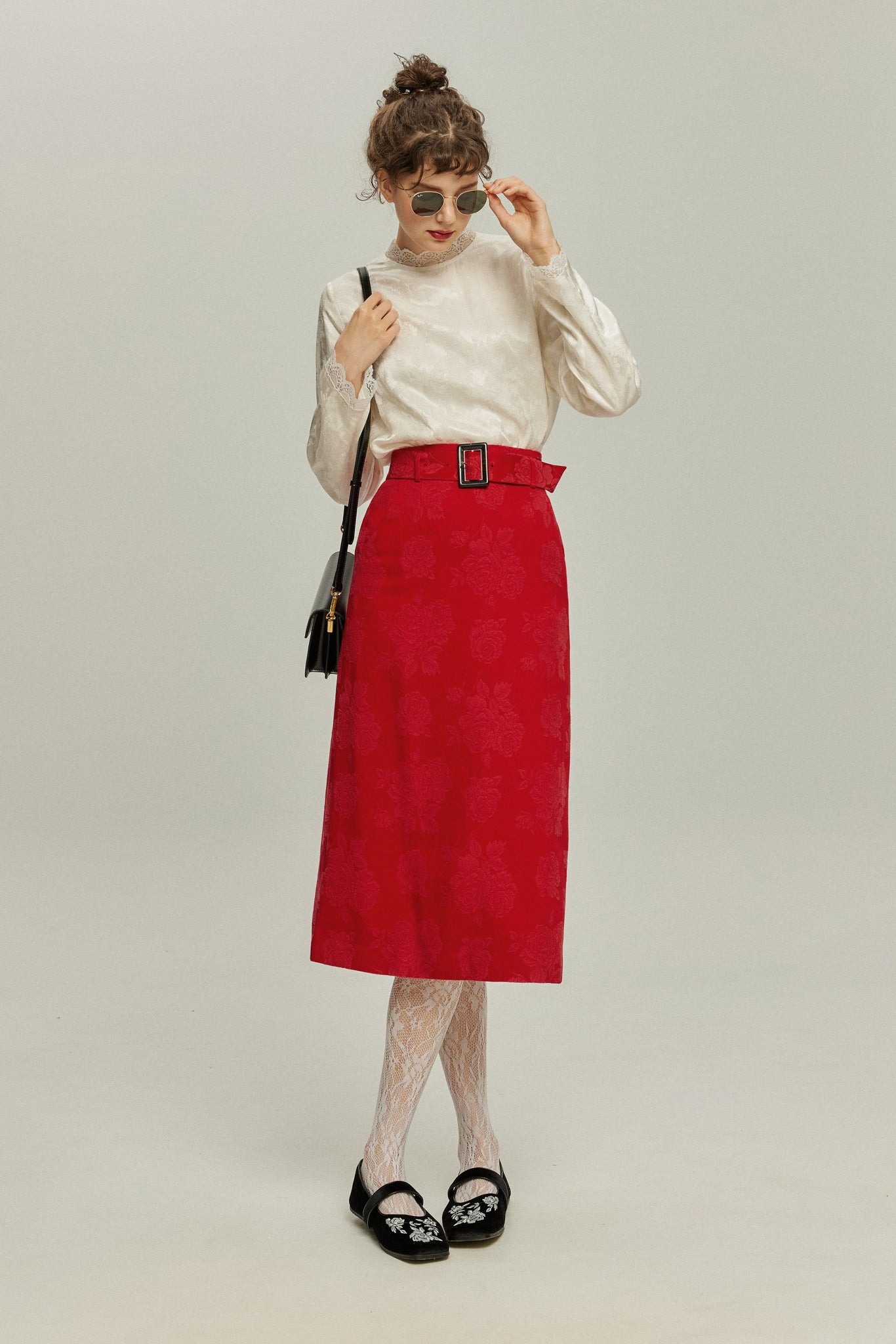 <tc>《샴페인을 열었다면 끝까지 마셔요》 시누아즈리 패턴 플라워 레이스 헴 스커트-Red</tc>