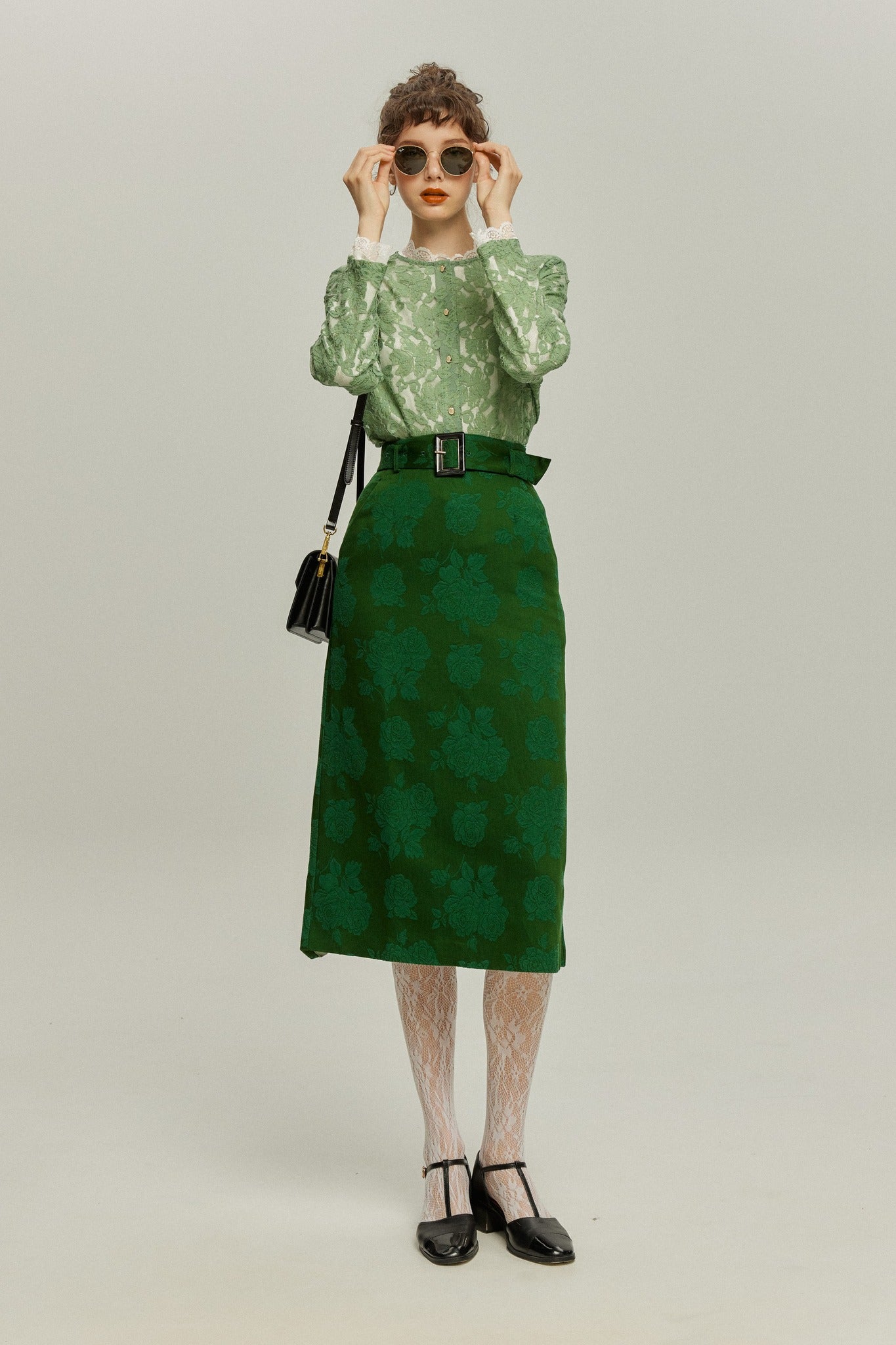 <tc>《샴페인을 열었다면 끝까지 마셔요》 시누아즈리 패턴 플라워 레이스 헴 스커트-Green</tc>