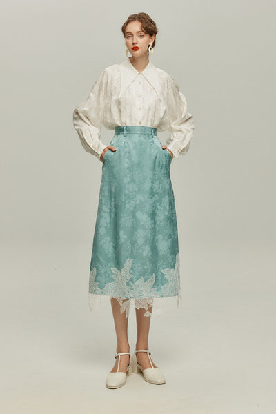 <tc>《샴페인을 열었다면 끝까지 마셔요》 시누아즈리 패턴 플라워 레이스 헴 스커트-Blue</tc>