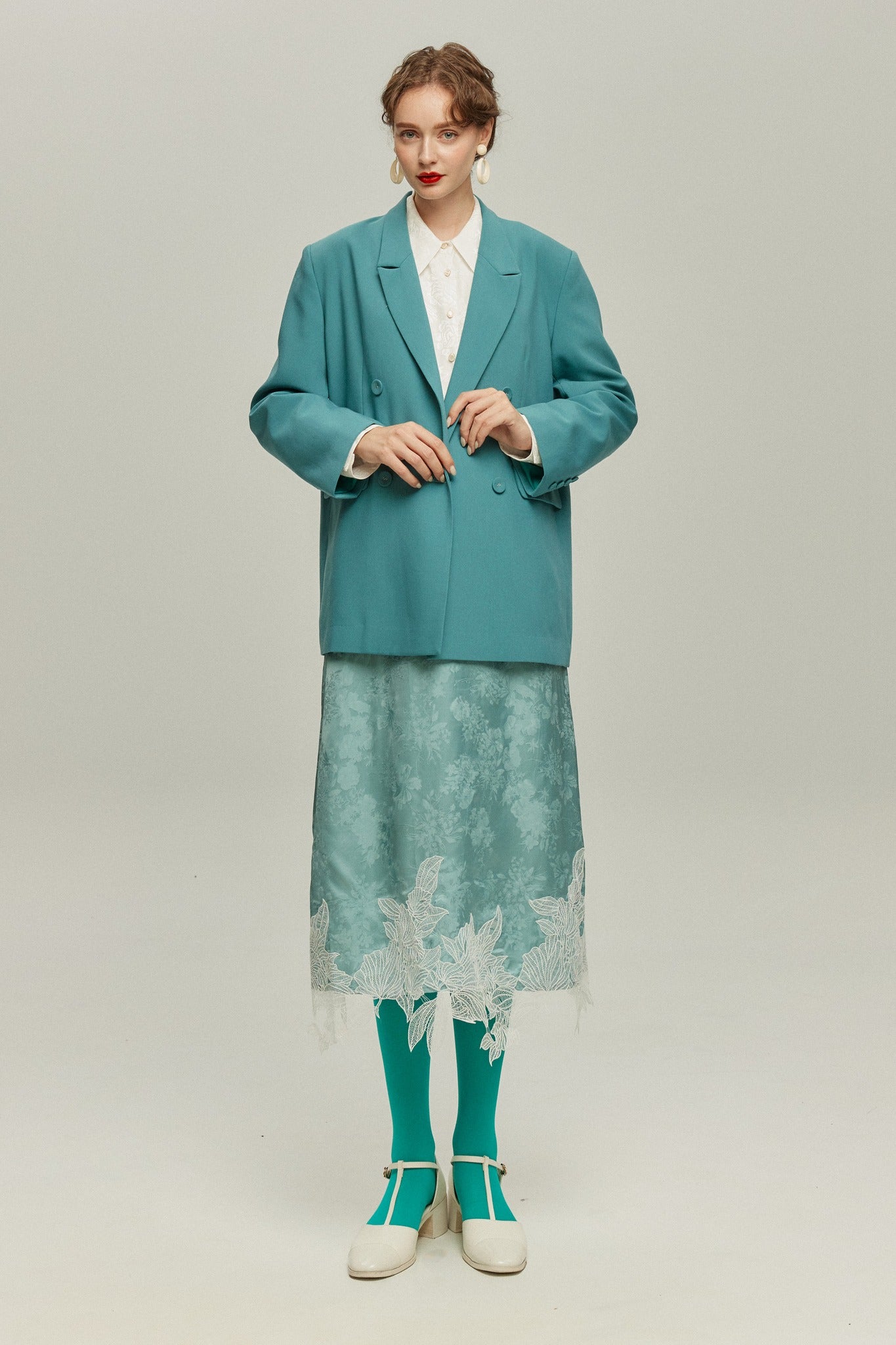 <tc>《샴페인을 열었다면 끝까지 마셔요》 시누아즈리 패턴 플라워 레이스 헴 스커트-Blue</tc>