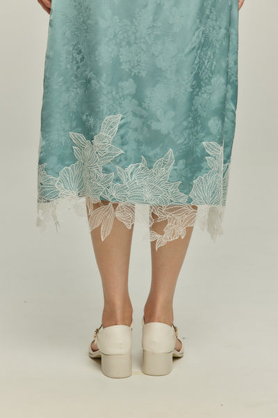 <tc>《샴페인을 열었다면 끝까지 마셔요》 시누아즈리 패턴 플라워 레이스 헴 스커트-Blue</tc>