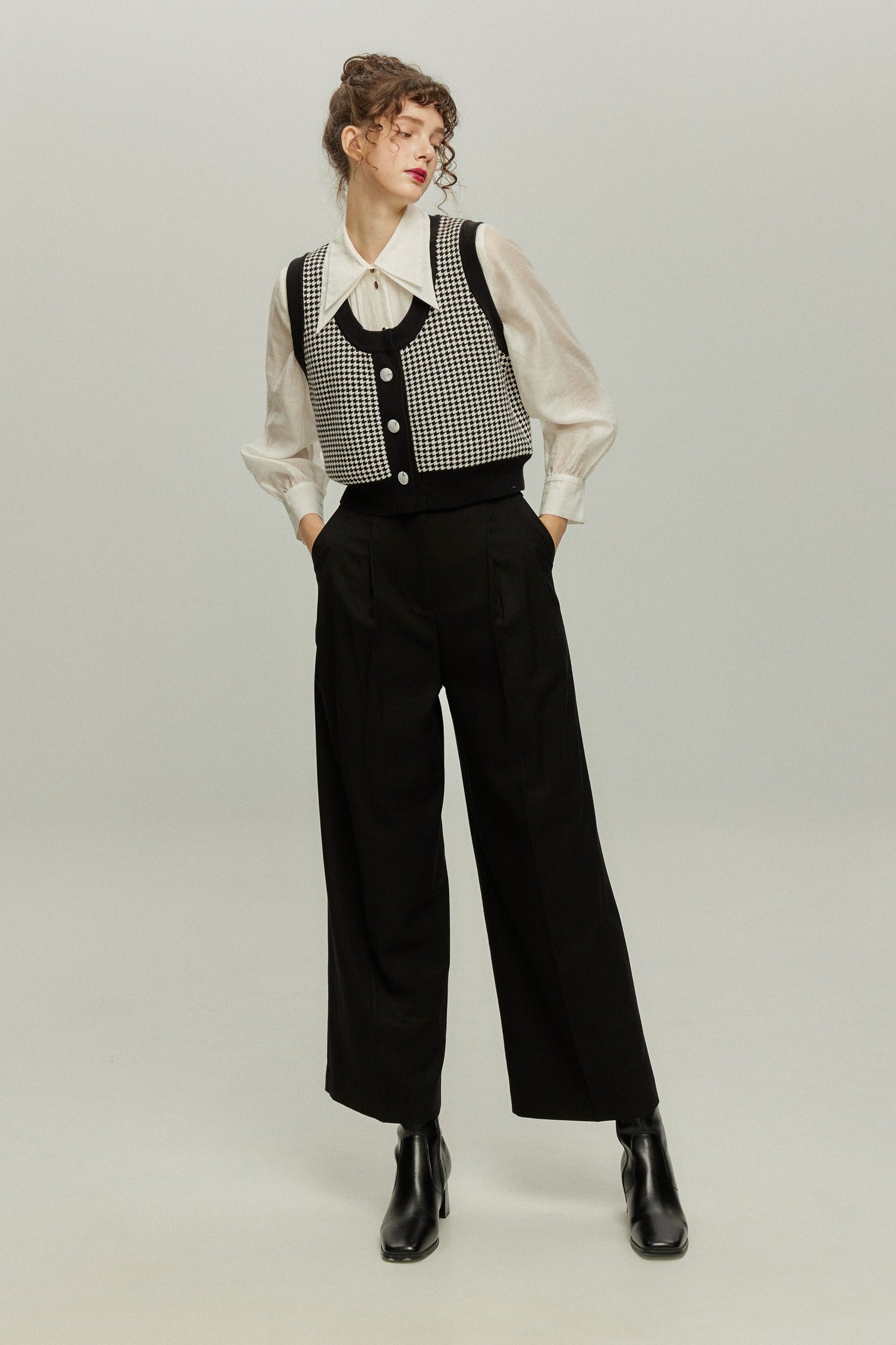 《Facial pack with cucumbers》High waisted flare pants