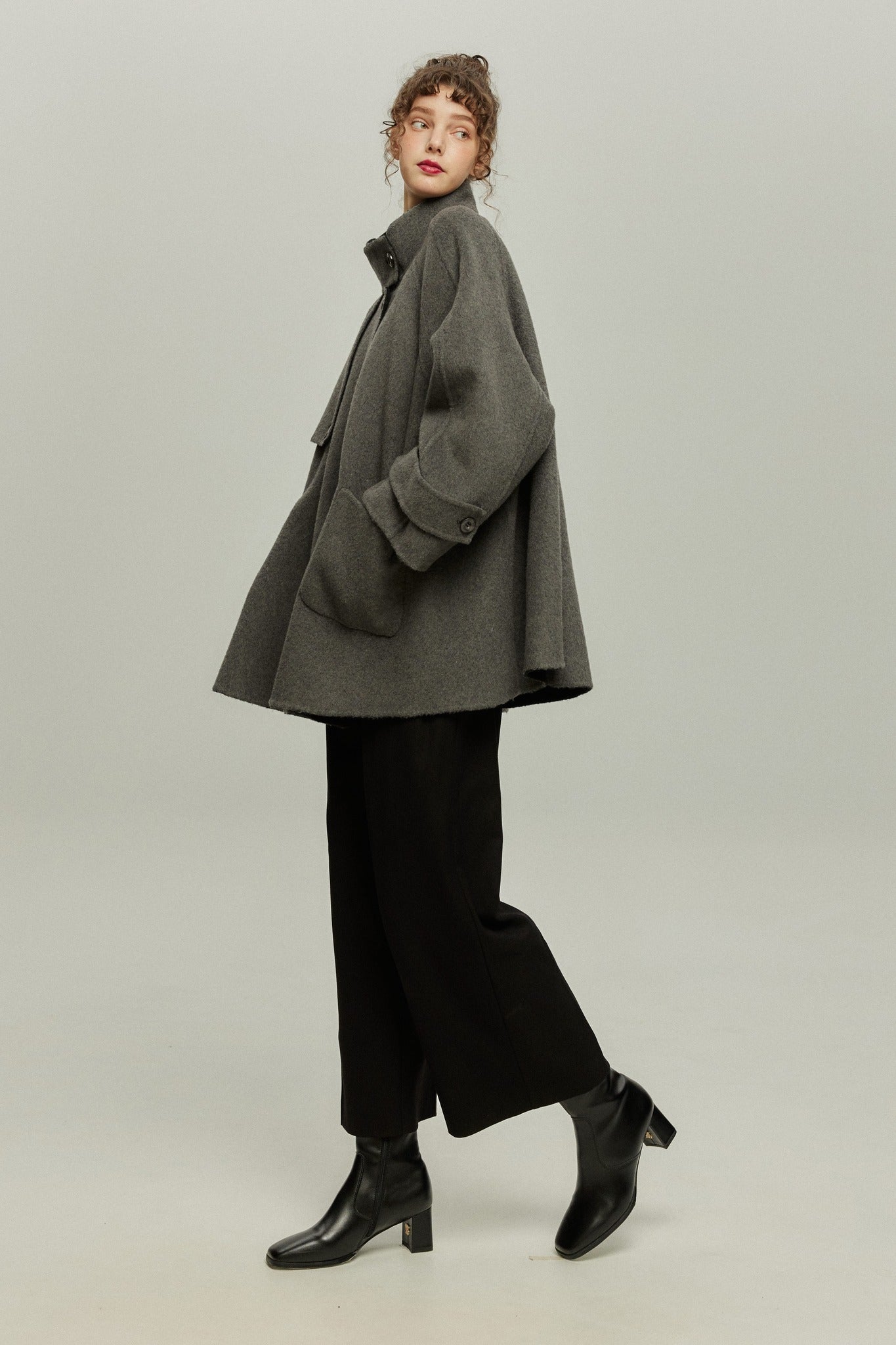 《Facial pack with cucumbers》High waisted flare pants