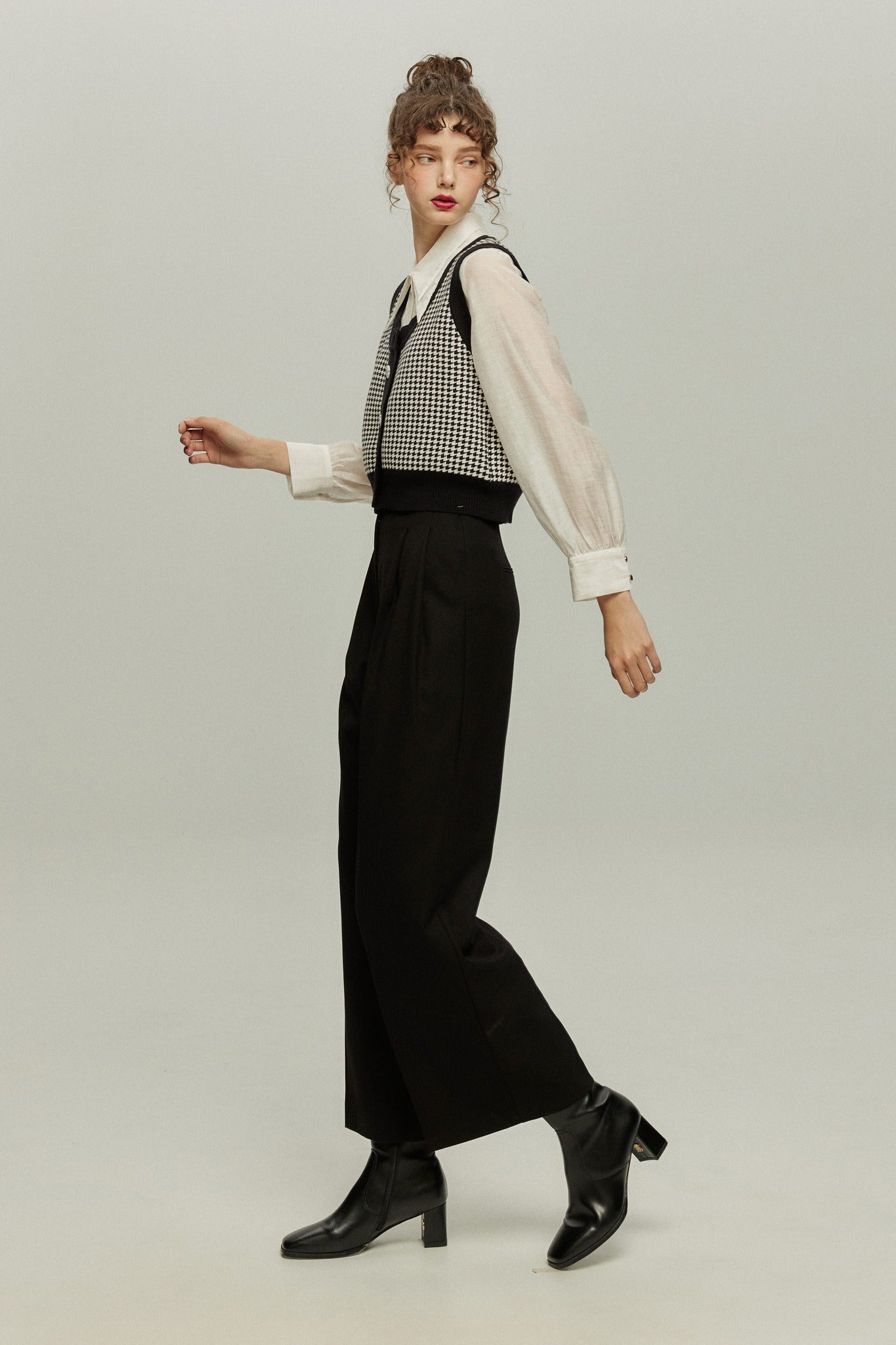 《Facial pack with cucumbers》High waisted flare pants