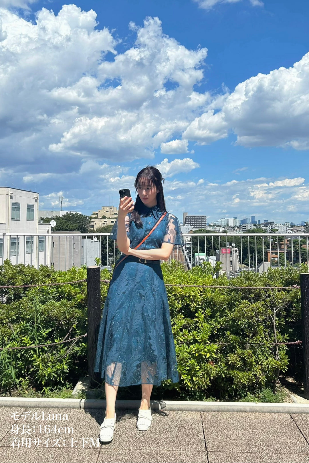 tnewties 入り口にランタンが吊り下げられている　スカート 屋根の上でブランチ》エンブロイダリーレースハイウエスト