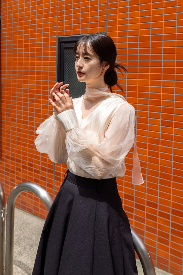《そろそろ目開けてもいい？》シースルースカーフ付きトップス-Ivory