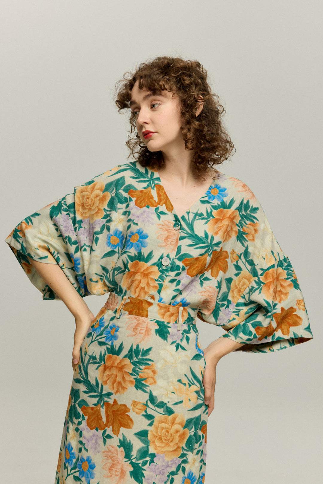 《一緒に花火大会に行かない？》Vネックトップス-Dark color