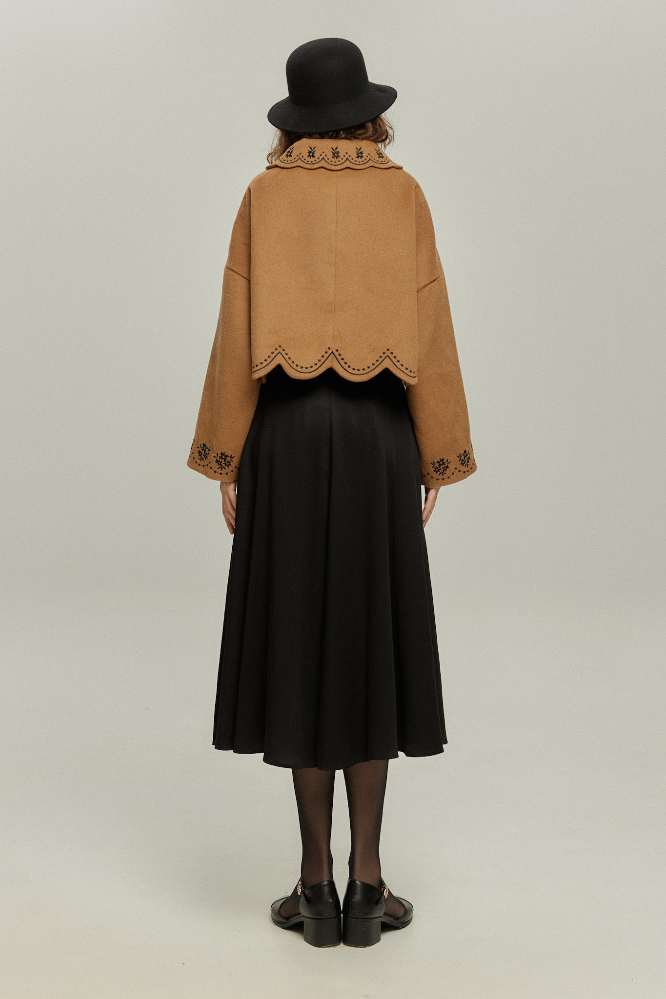 《蝶々になってしまった》スカラップデザインコート-Brown