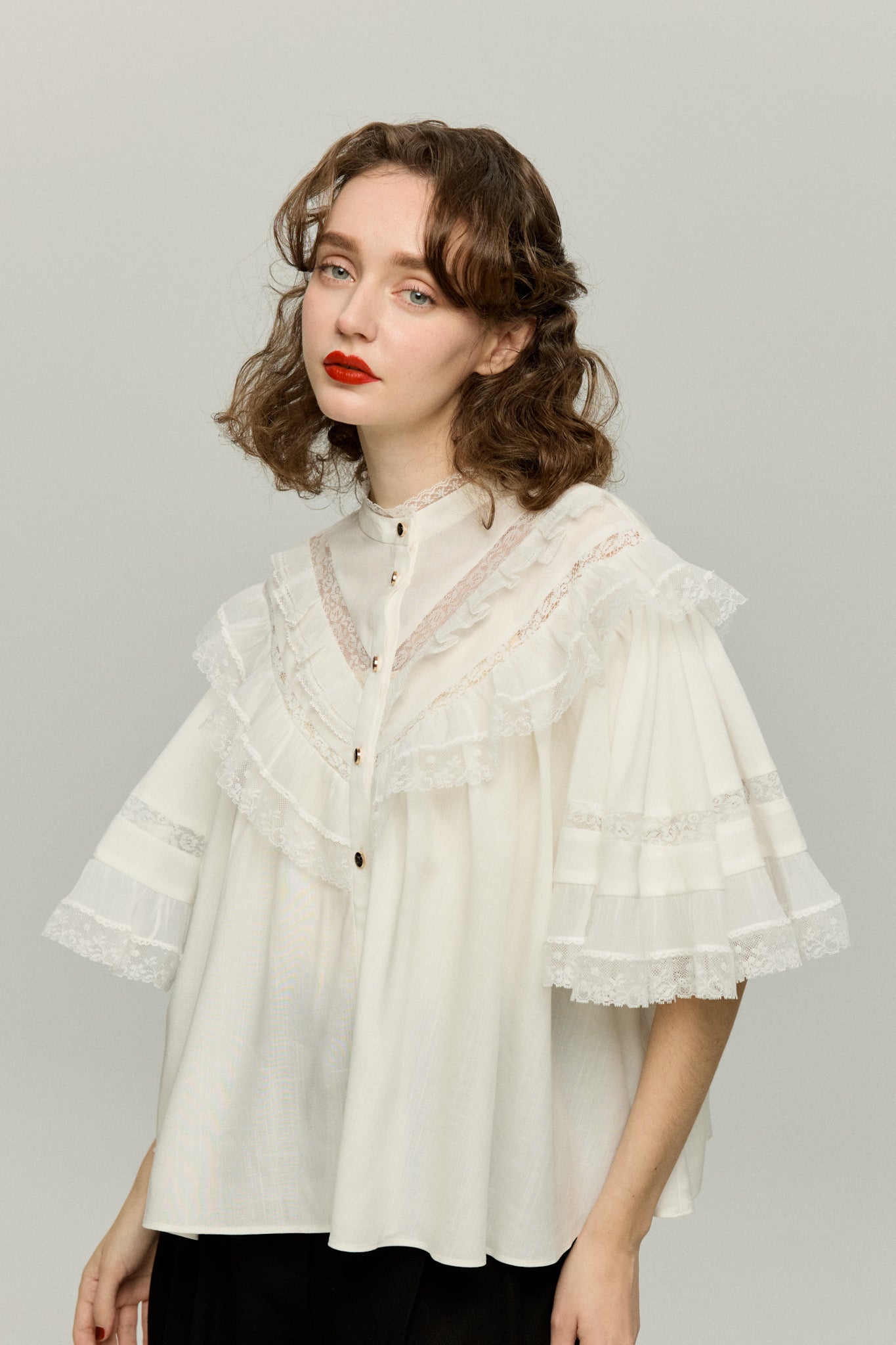 ビビリのペギー》レースデザイントップス-White – Tnewties