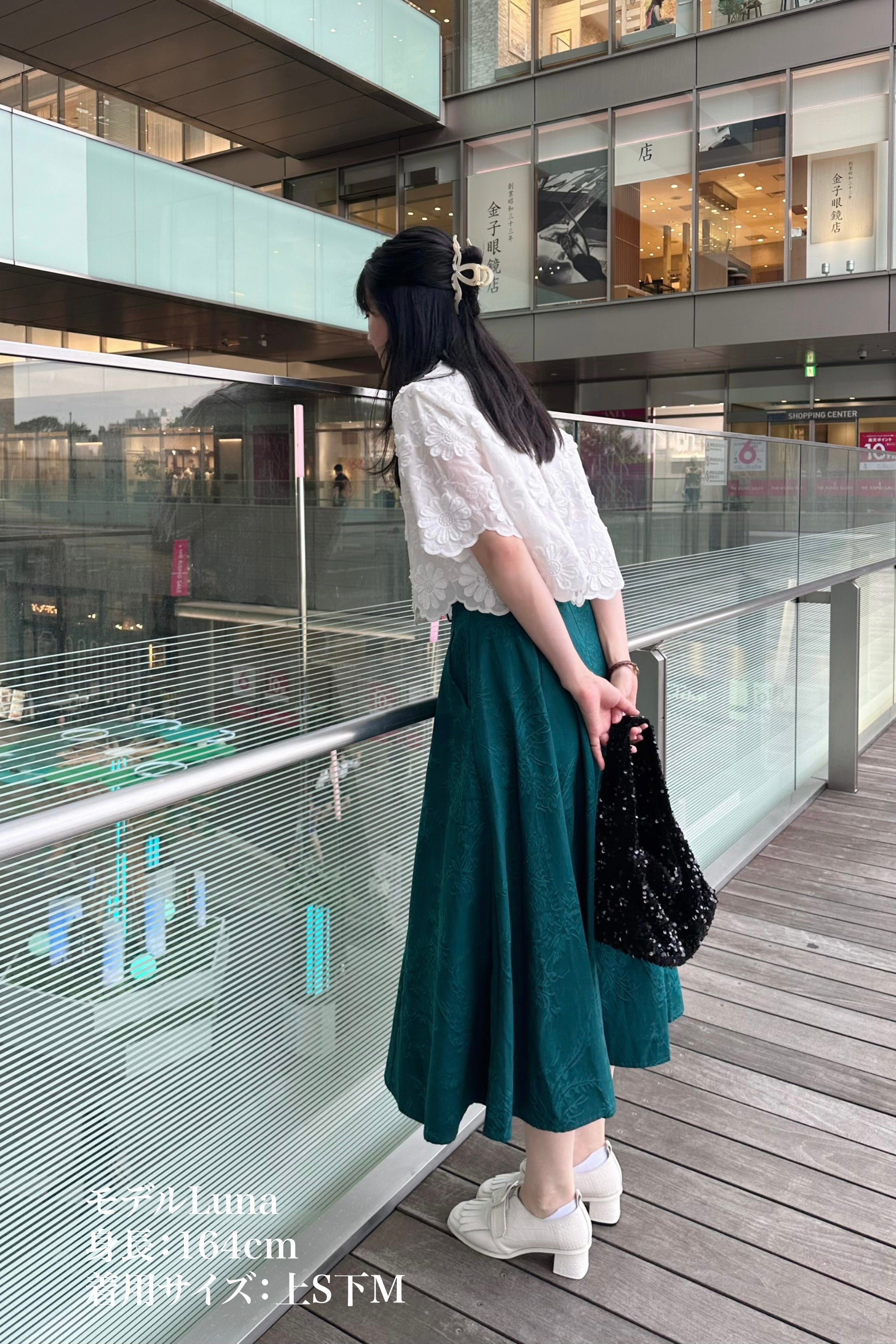 キリンにパンを食べさせて》クラシカルパターンスカート-Green – Tnewties