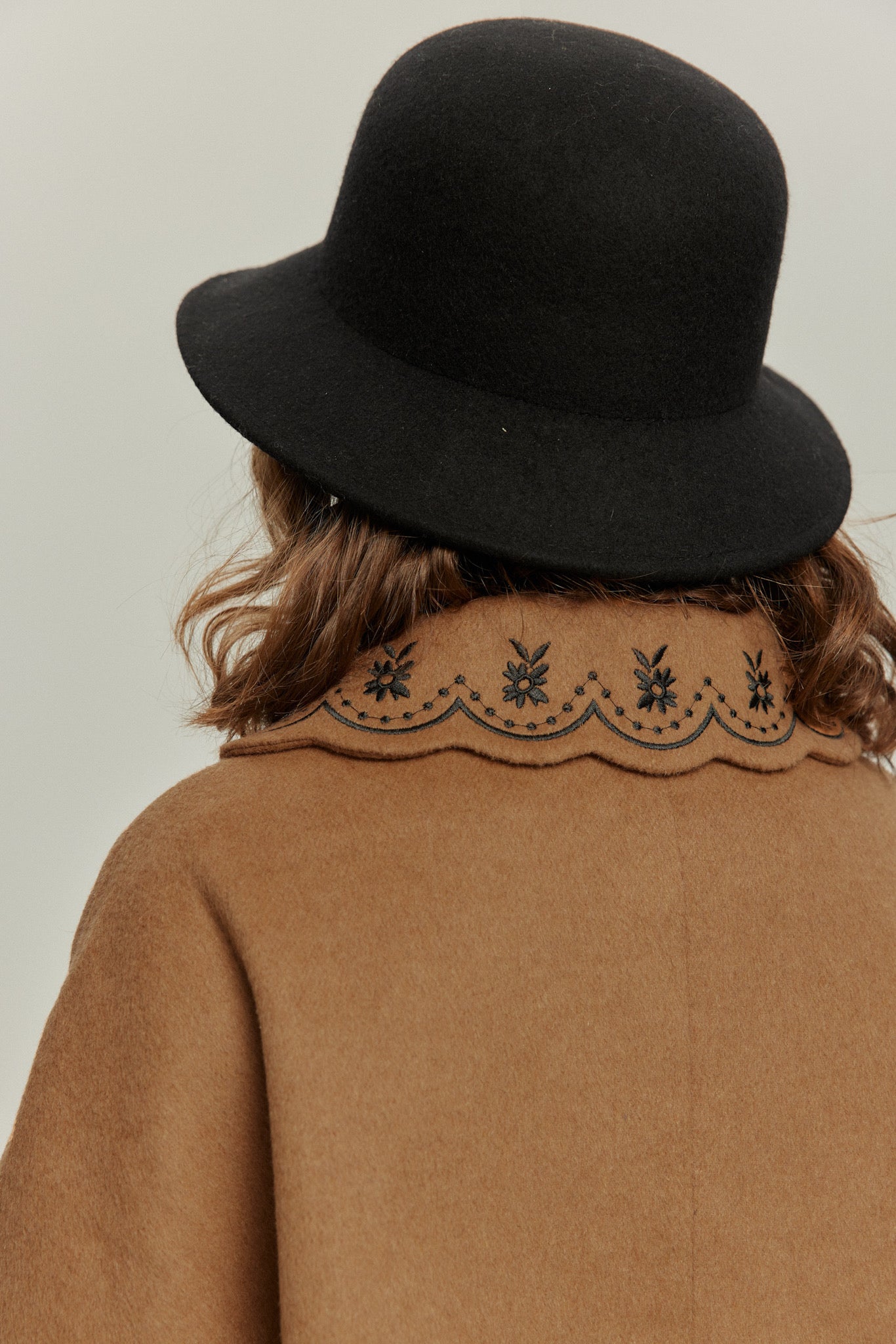 《蝶々になってしまった》スカラップデザインコート-Brown