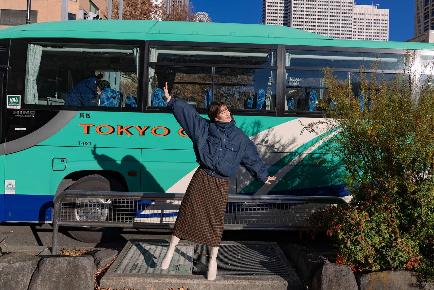 《彼をスパイとして送り込む》ダウンジャケット-Navy