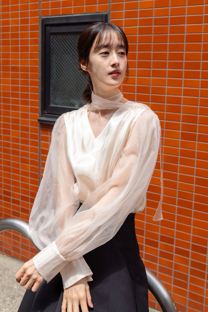 《そろそろ目開けてもいい？》シースルースカーフ付きトップス-Ivory