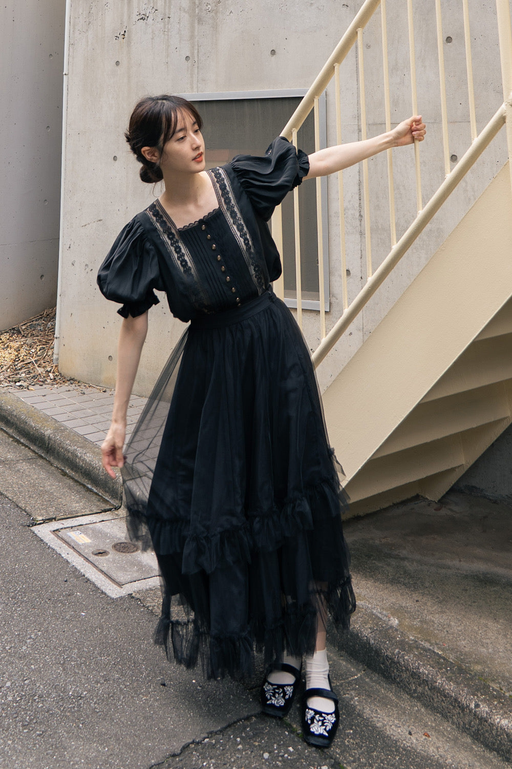 かかしになりきって》スクエアネックレーストップス-White – Tnewties