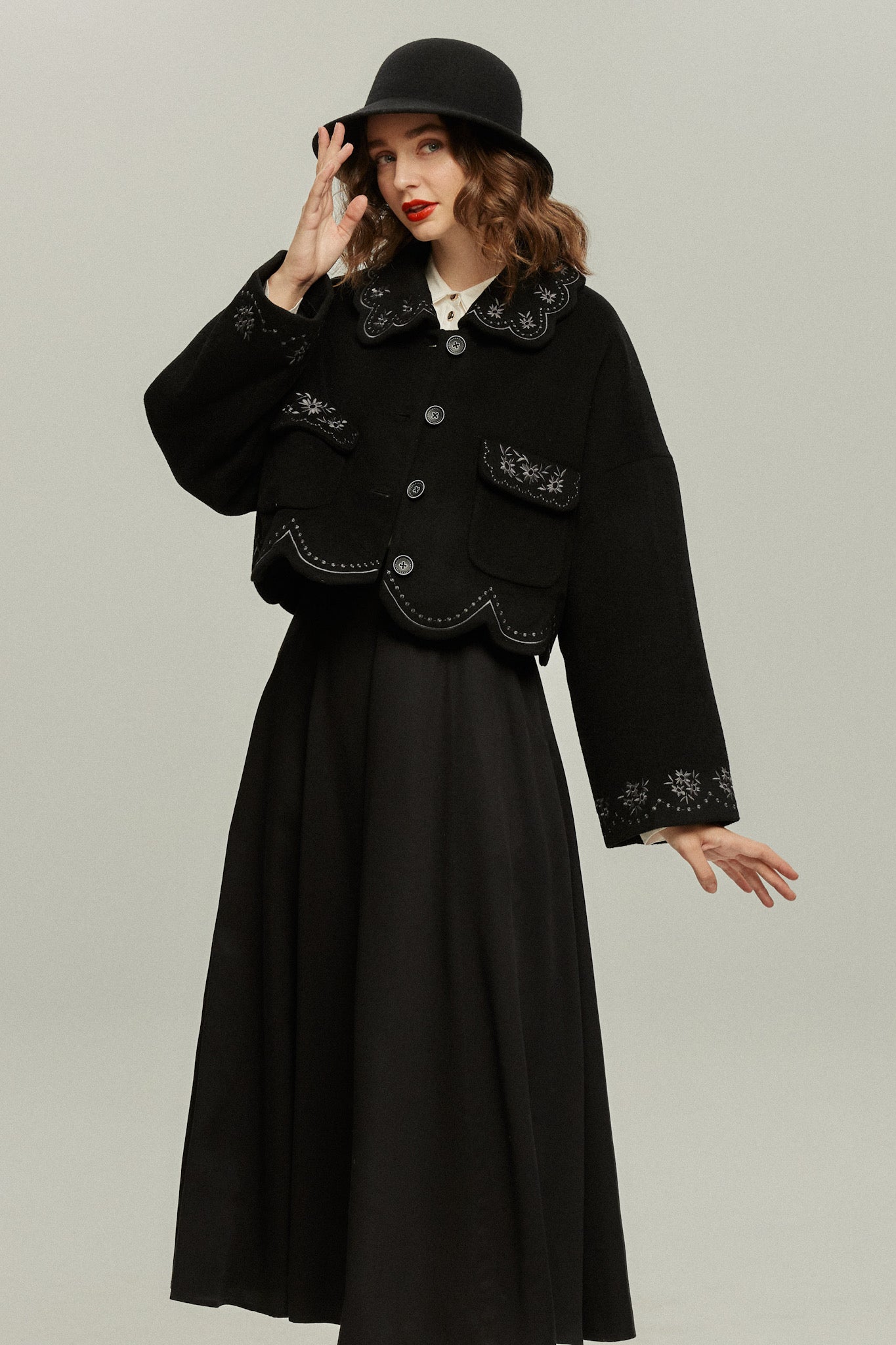 《蝶々になってしまった》スカラップデザインコート-Black